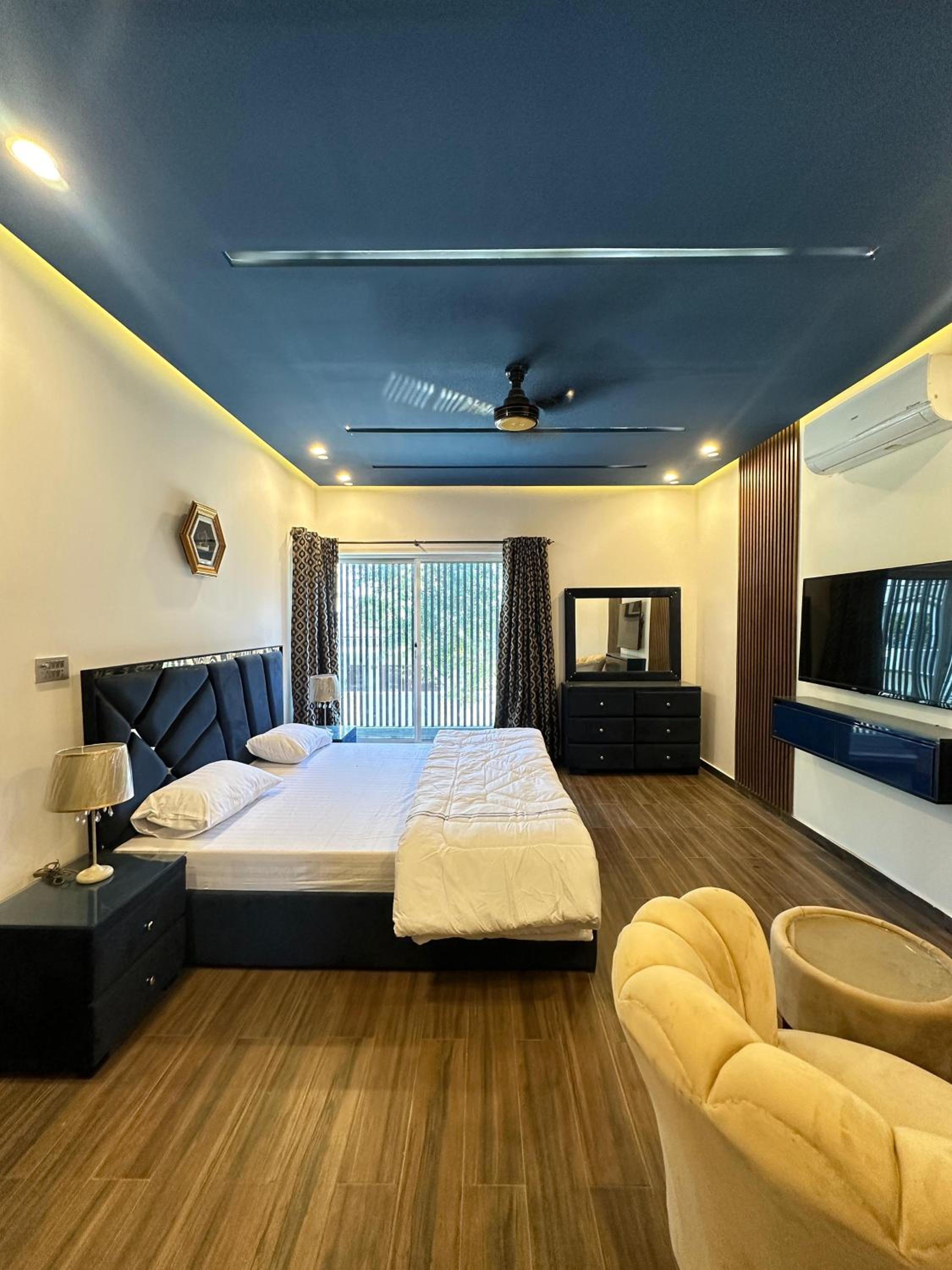 Deluxe King Room photo 1