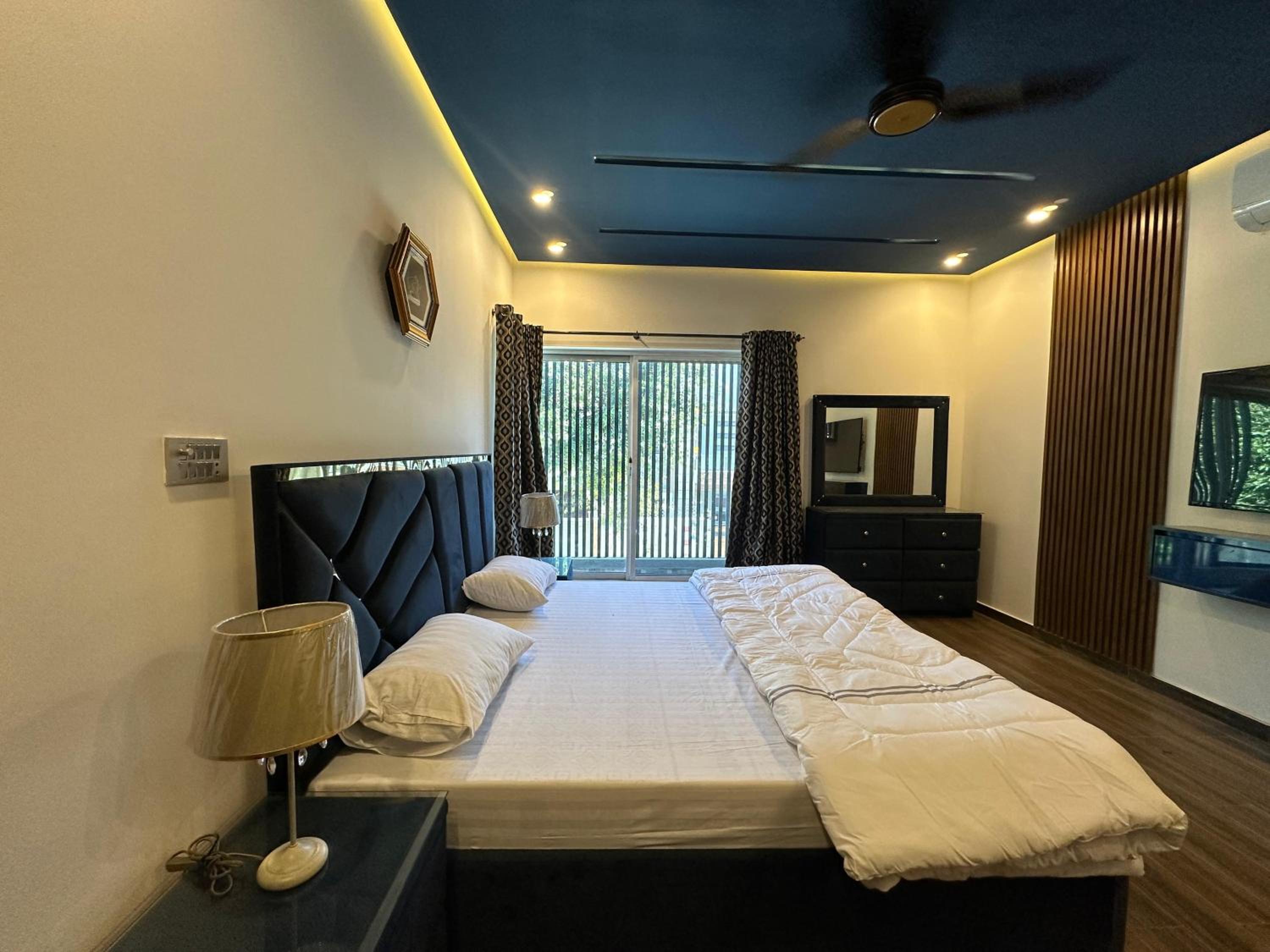 Deluxe King Room photo 2