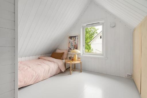Three-Bedroom House photo 2