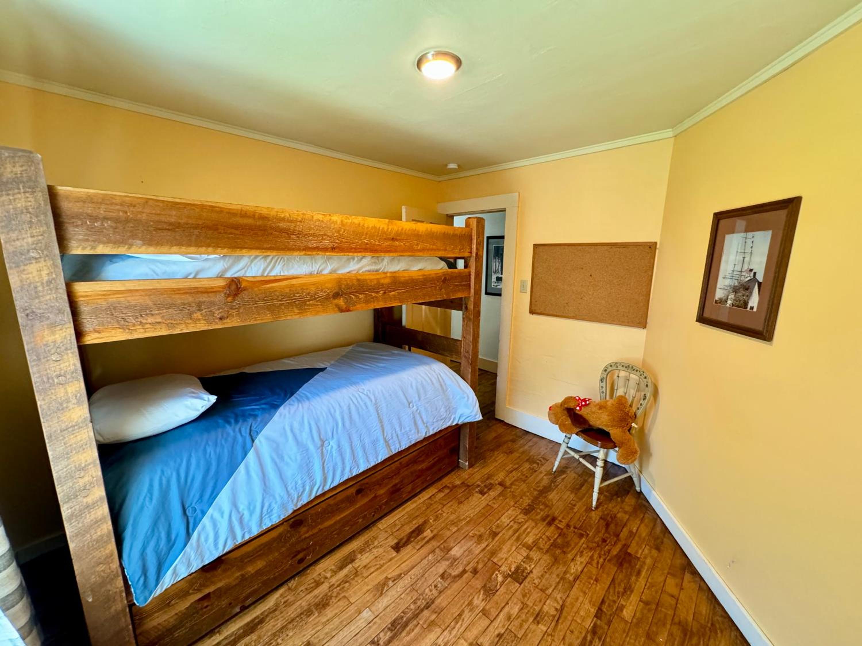 Six-Bedroom House photo 1