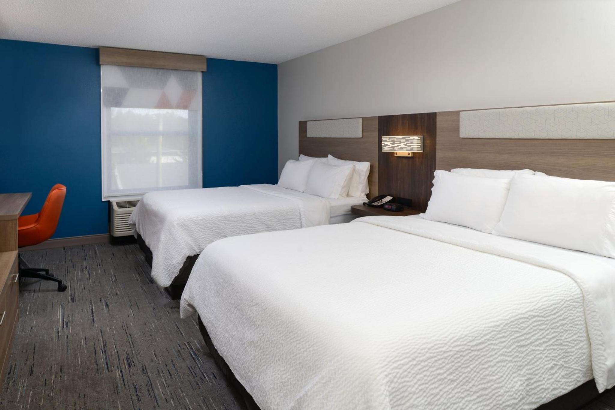 Standard Room with Two Queen Beds - Photo 1