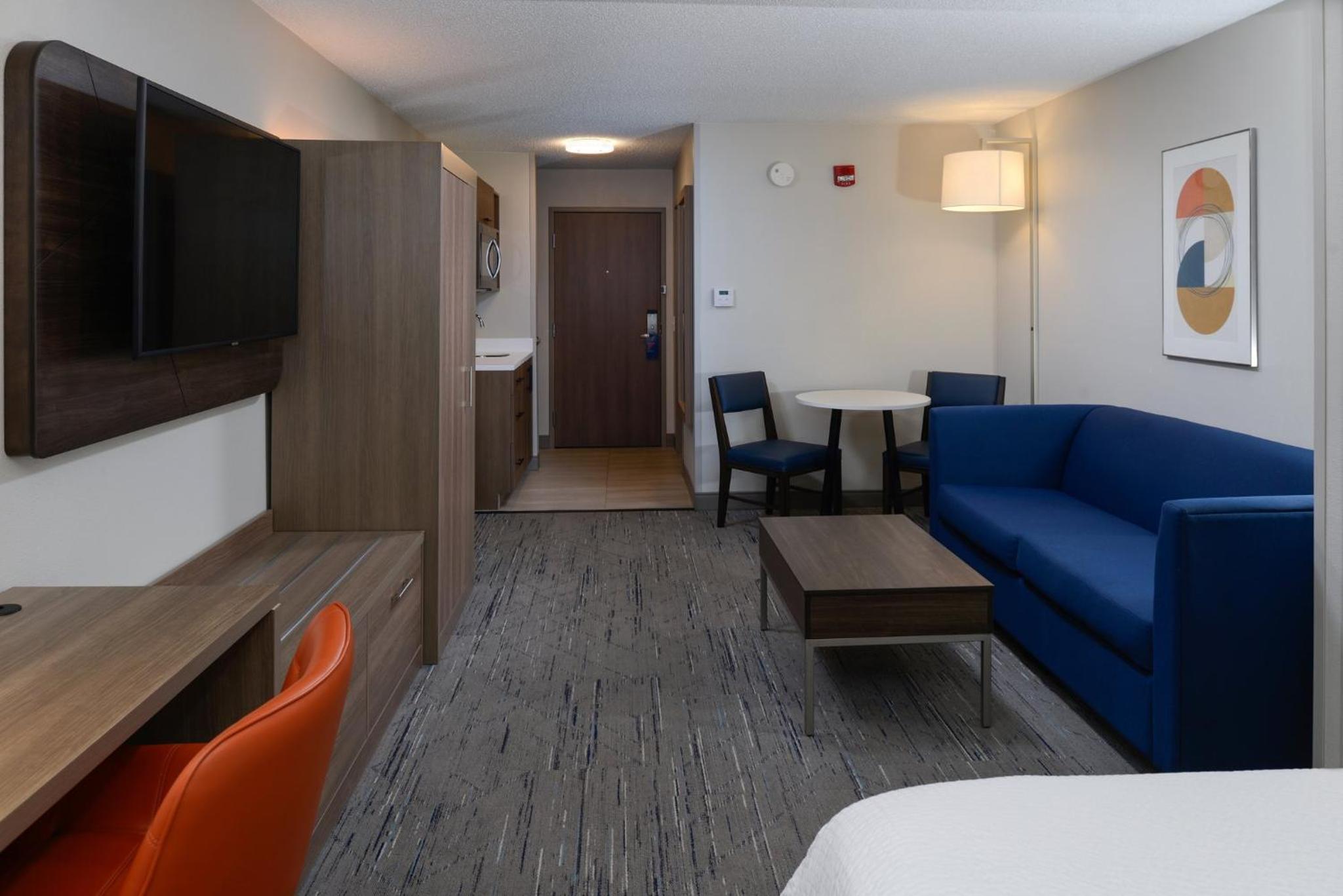 King Suite with Sofa Bed - Photo 4