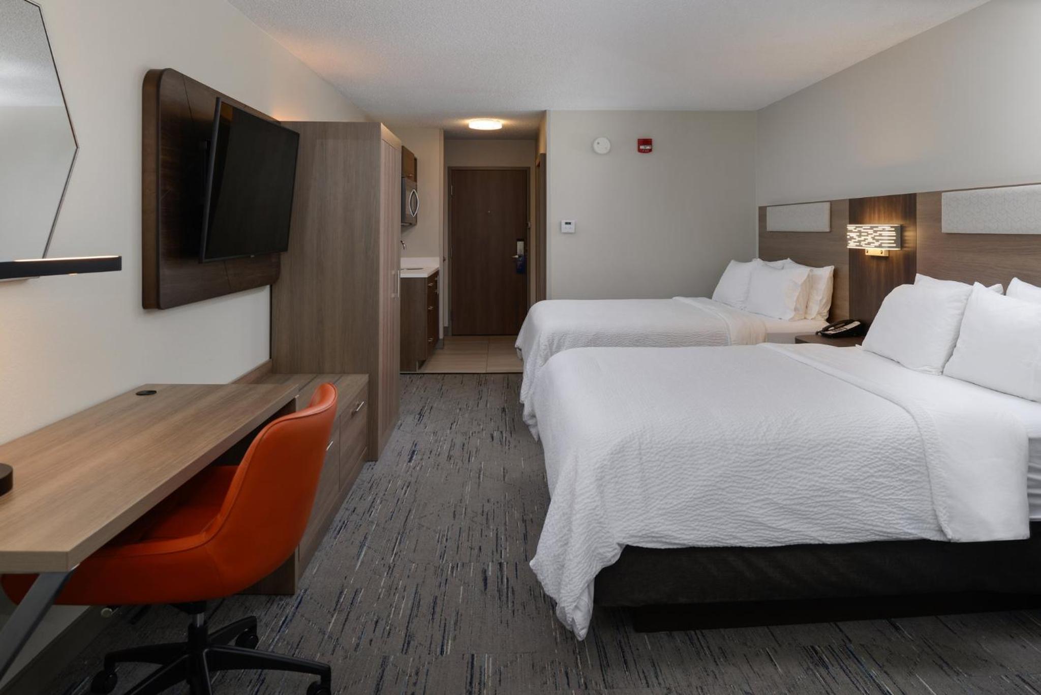 Queen Suite with Two Queen Beds - Photo 7