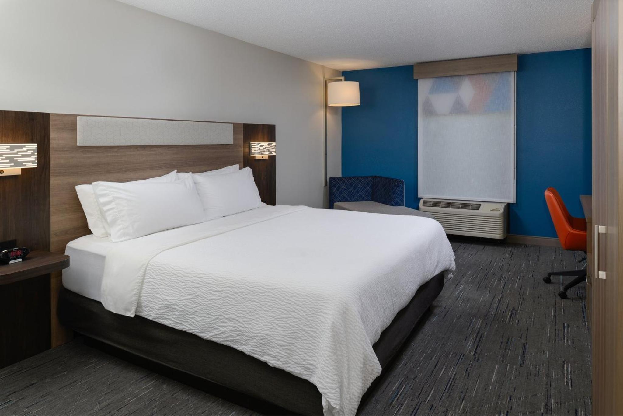Standard King Room - Photo 3
