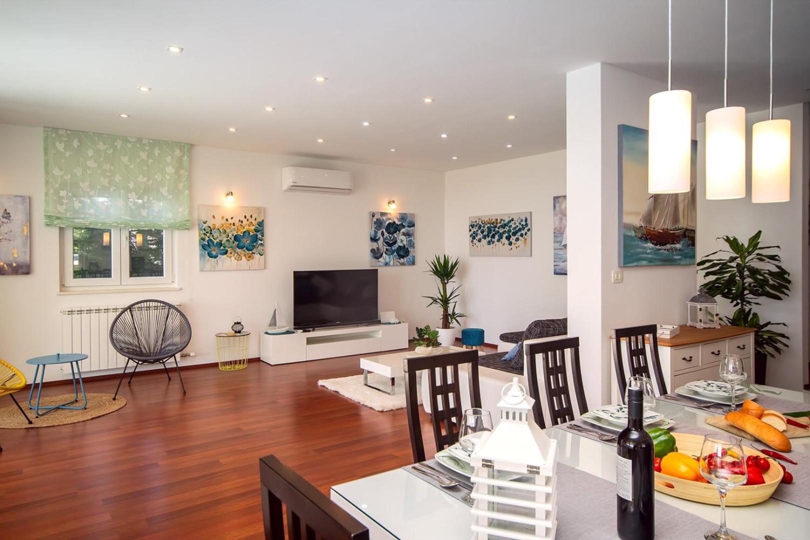 Villa photo 1