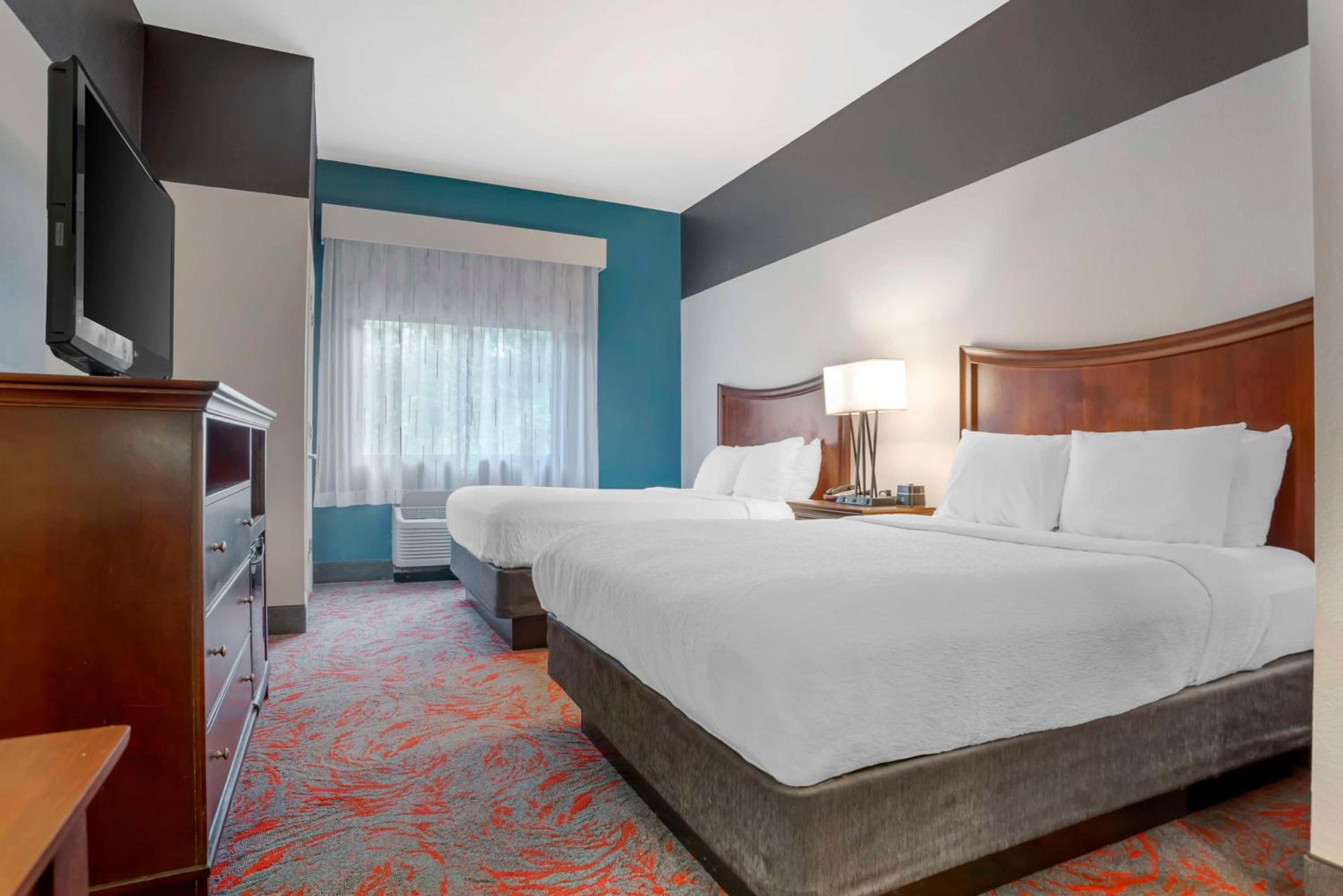 Queen Suite with Two Queen Beds - Non-Smoking - Photo 1