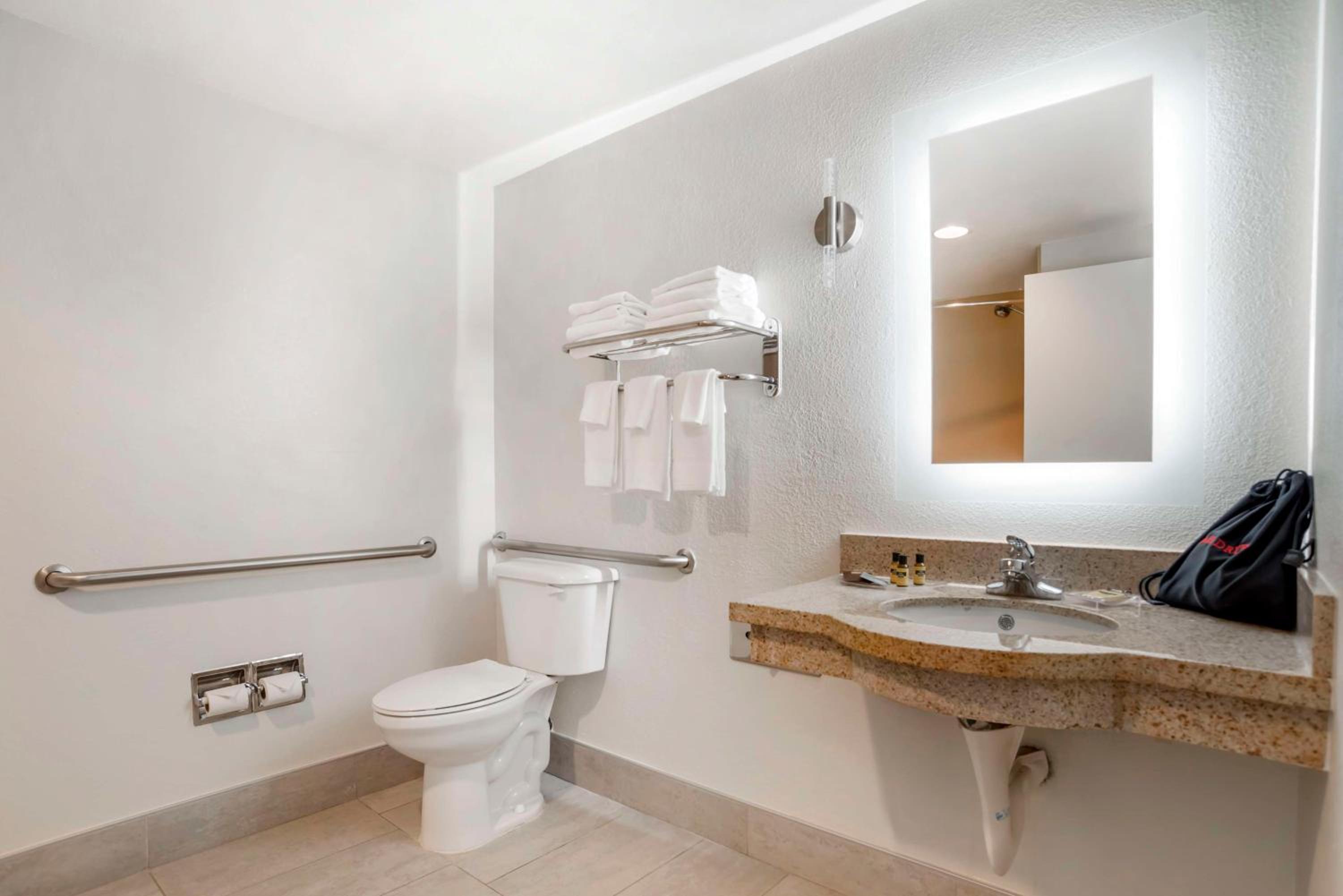 King Suite with Spa Bath - Non-Smoking - Photo 5