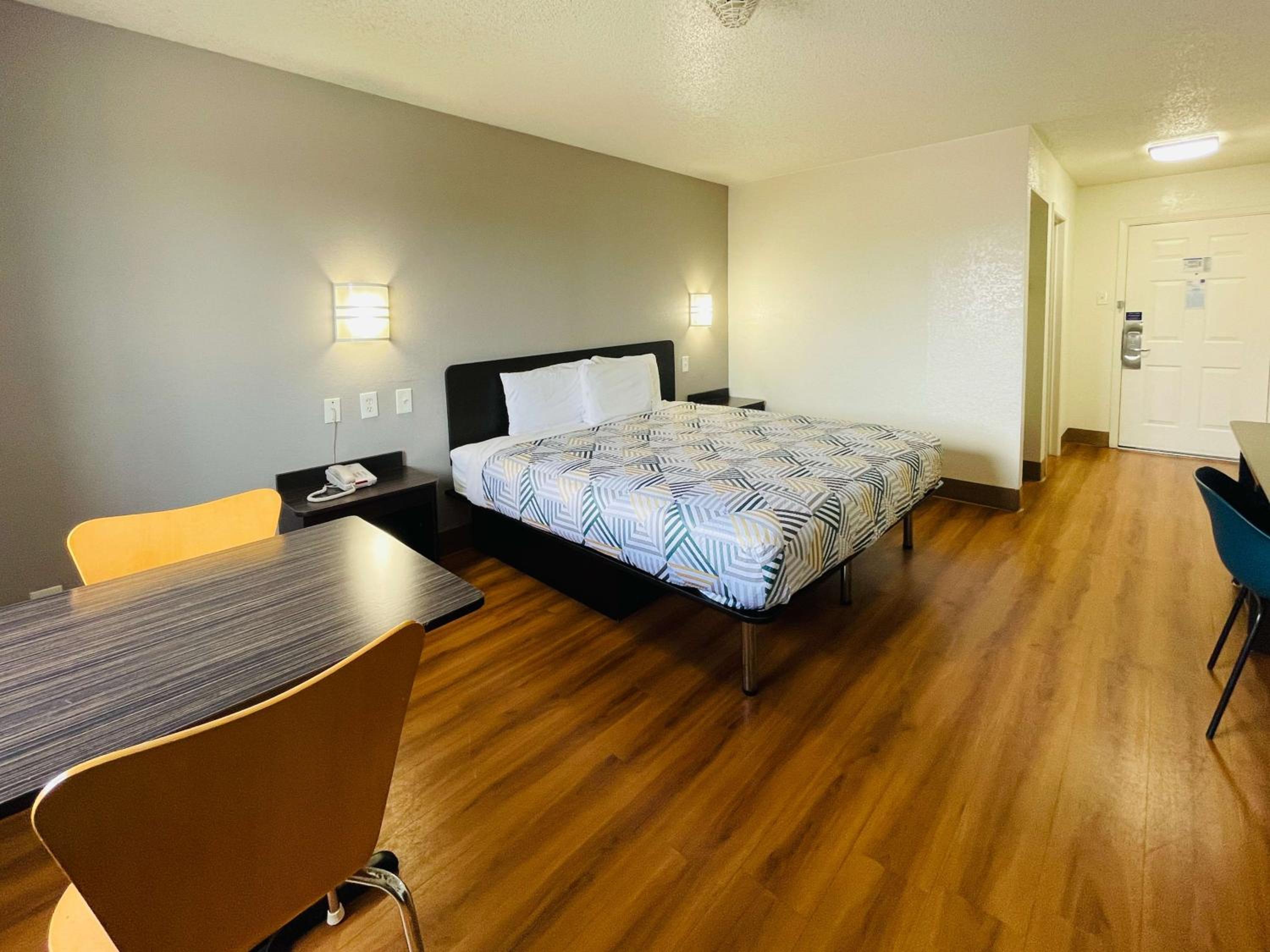 King Room - Disability Access photo 3