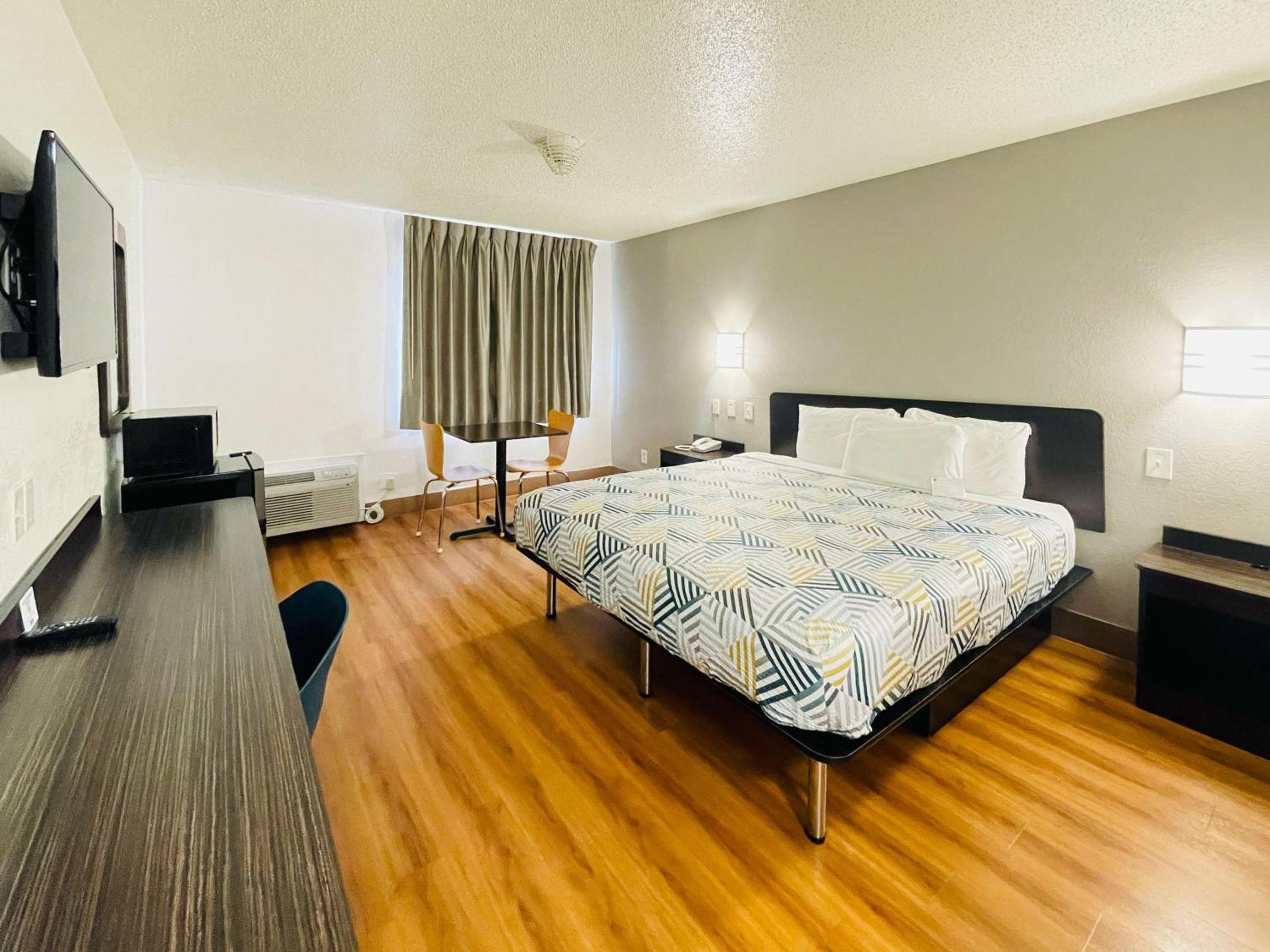 King Room - Disability Access photo 2