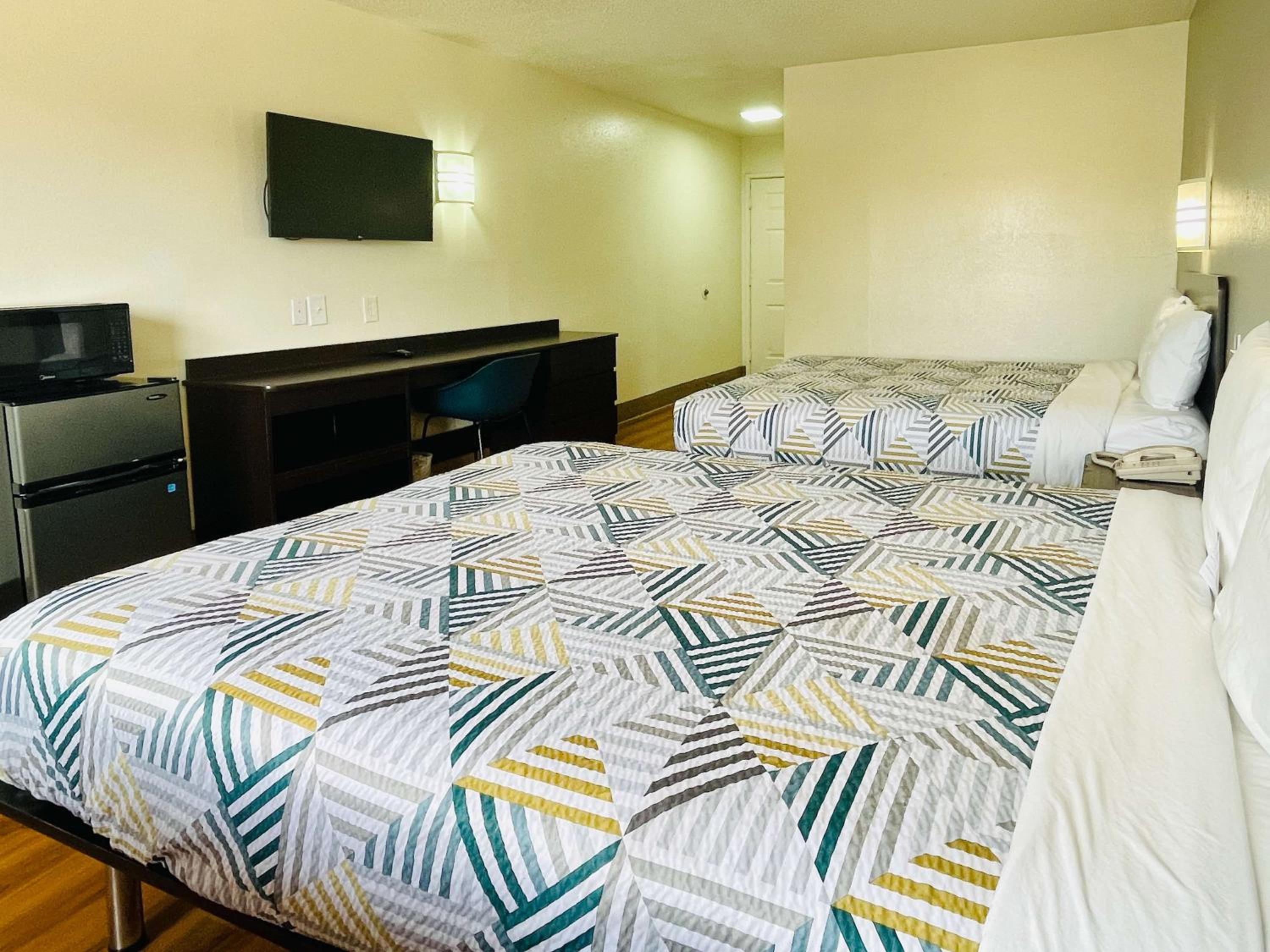 Quadruple Room - Disability Access photo 3