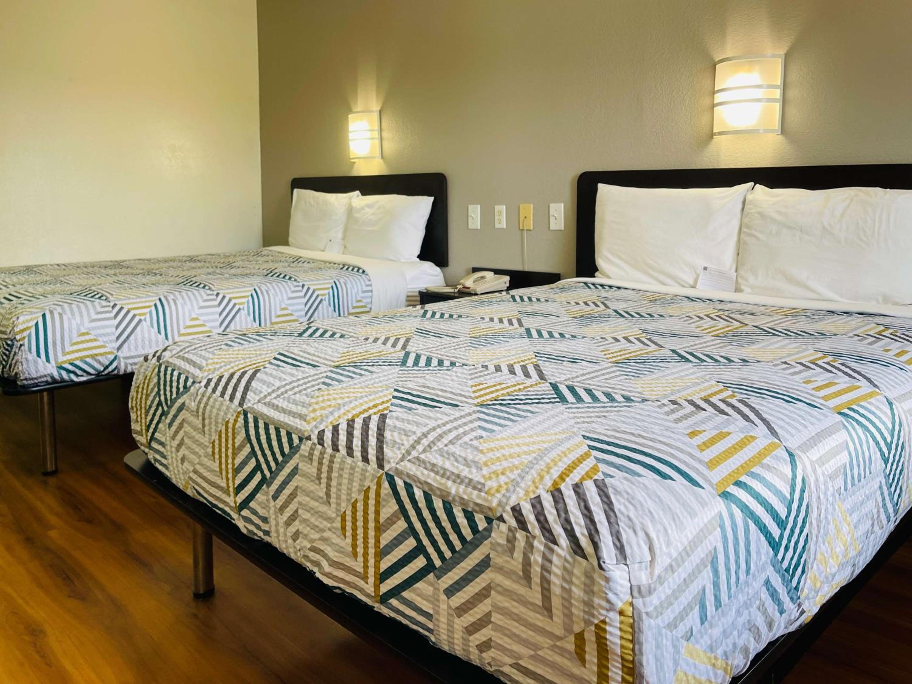 Quadruple Room - Disability Access photo 2