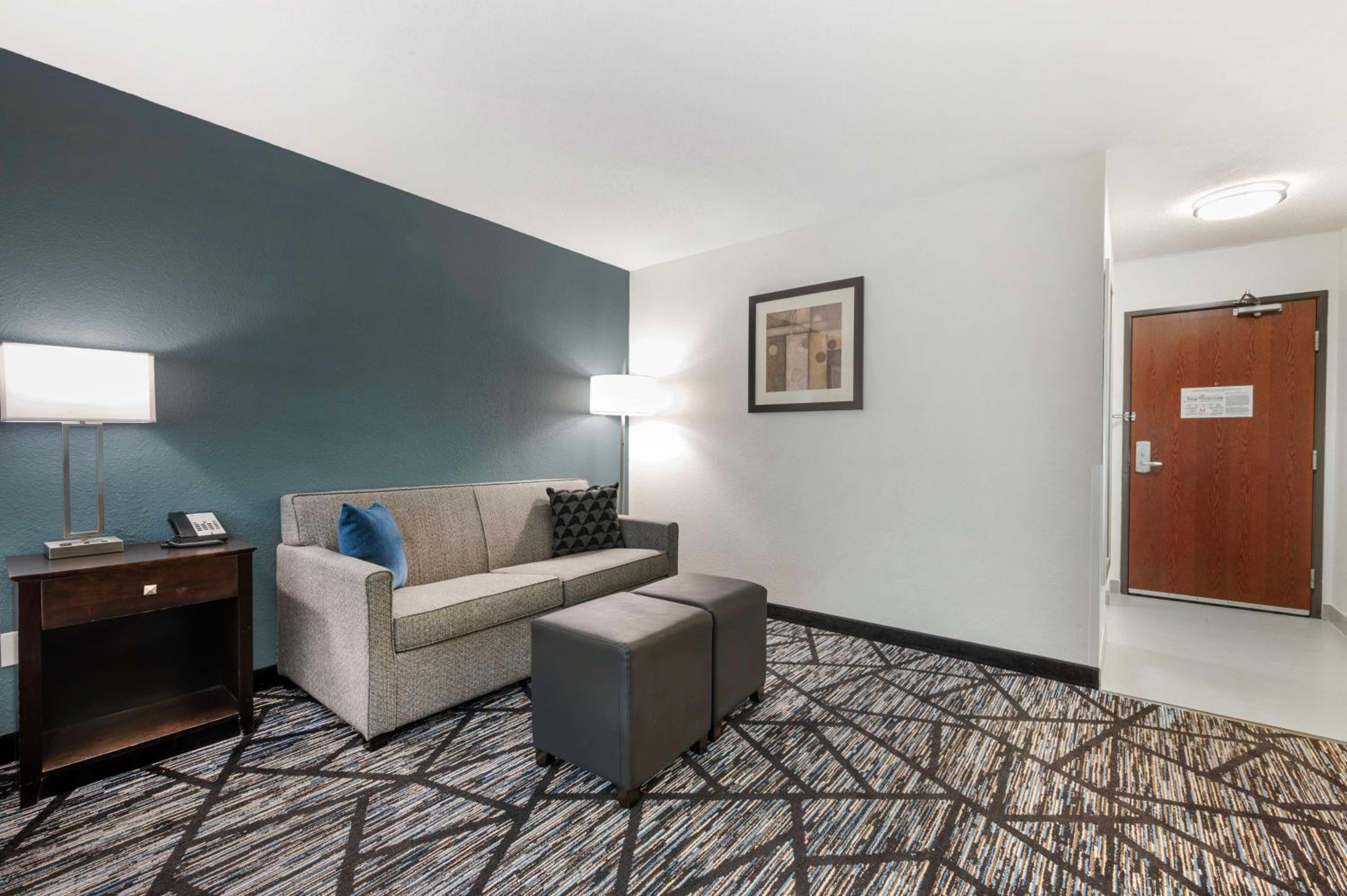 King Room with Sofa Bed - Non-Smoking - Photo 2