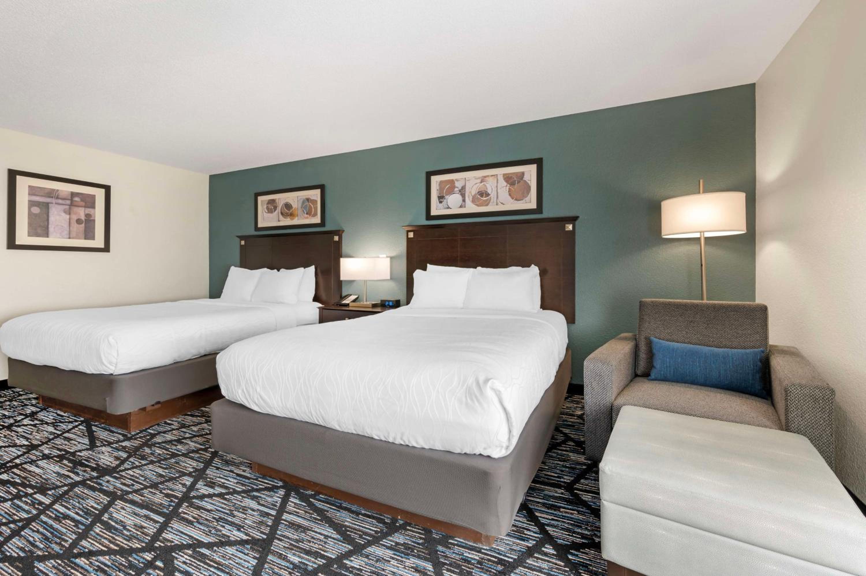 Queen Room with Two Queen Beds - Photo 1