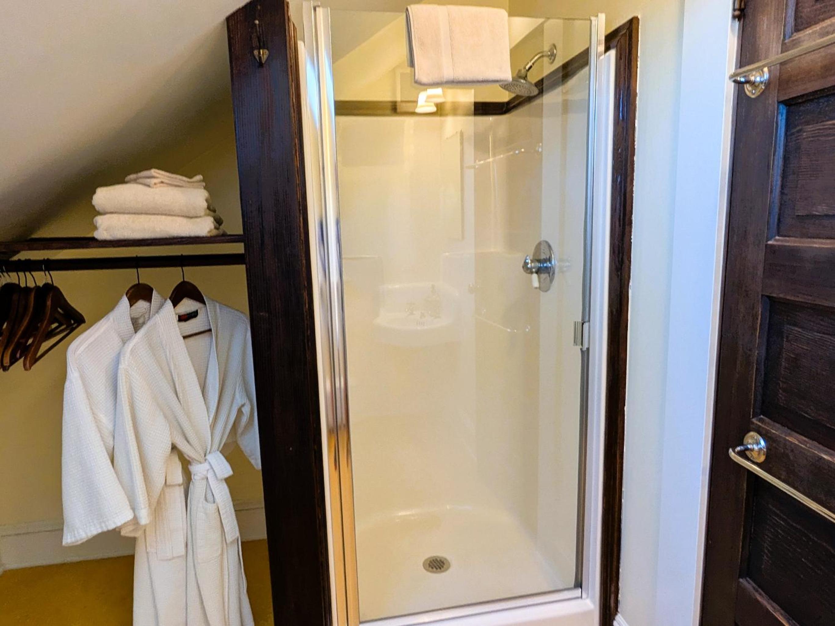 Standard King Room - Photo 2