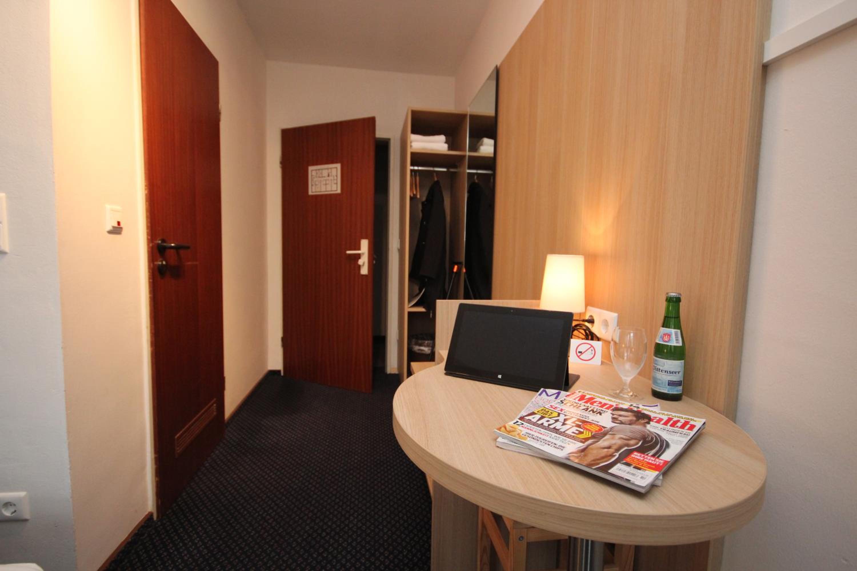 Standard Double Room photo 2