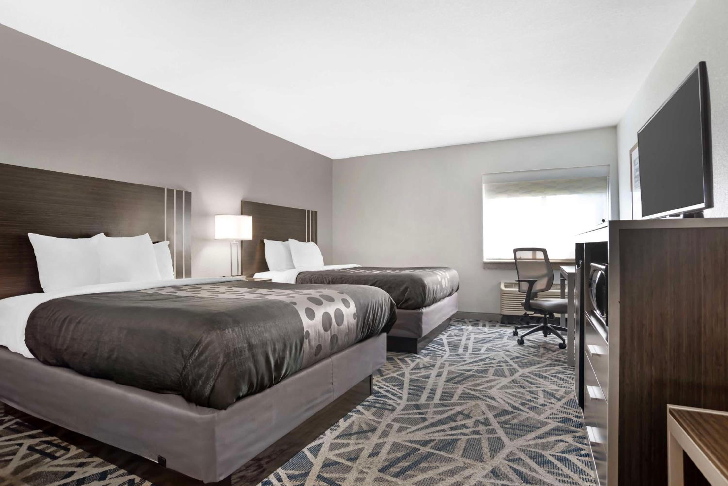 Queen Room with Two Queen Beds - Non-Smoking - Photo 1