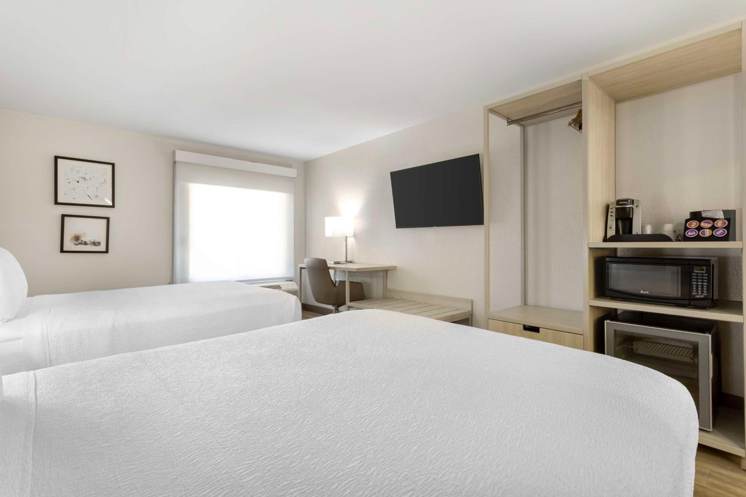 Queen Room with Two Queen Beds - Non-Smoking