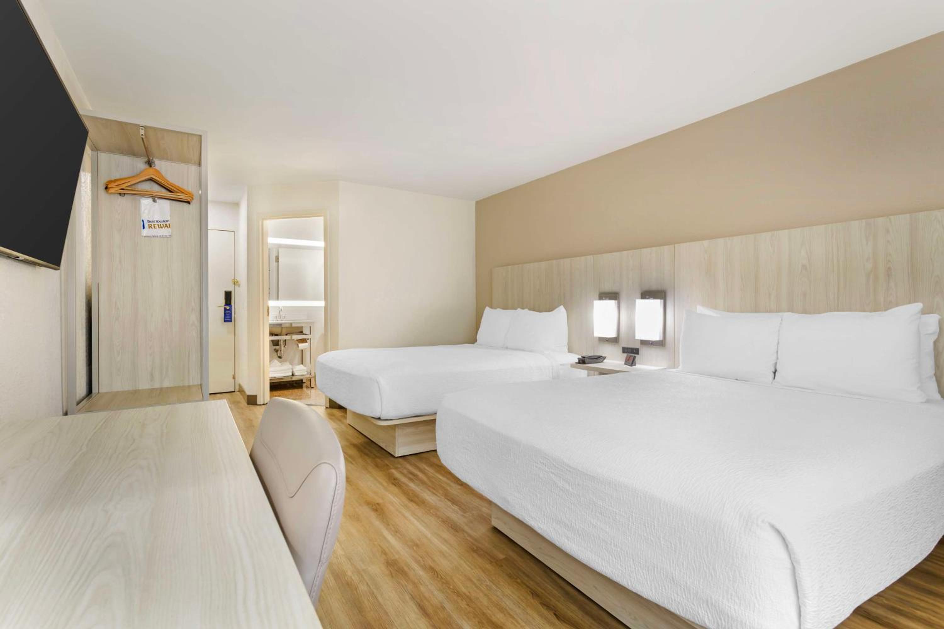 Queen Room with Two Queen Beds - Disability Access/Non-Smoking