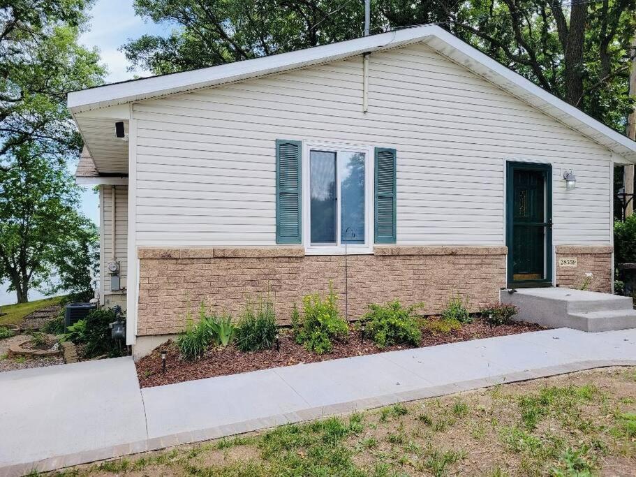 Three-Bedroom House photo 2
