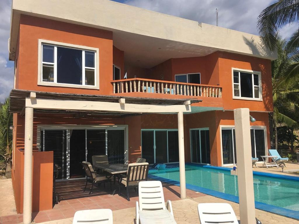 Three-Bedroom Villa photo 3