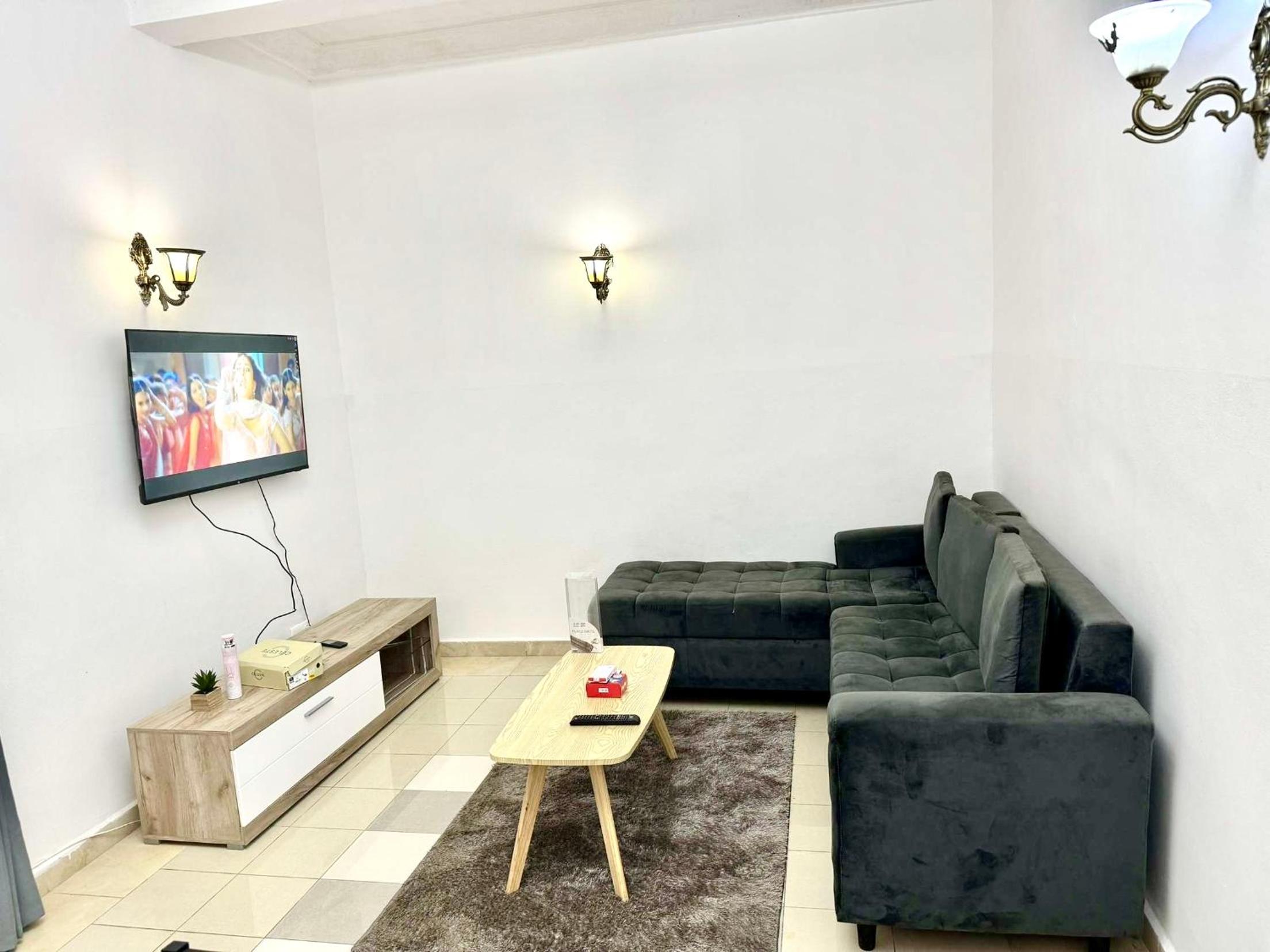 One-Bedroom Apartment photo 1