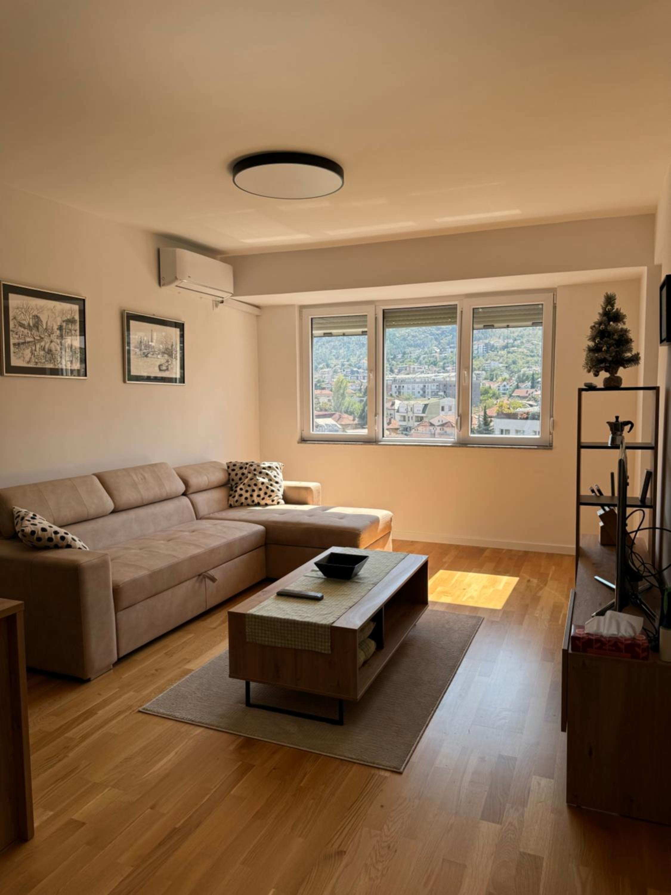 One-Bedroom Apartment photo 1