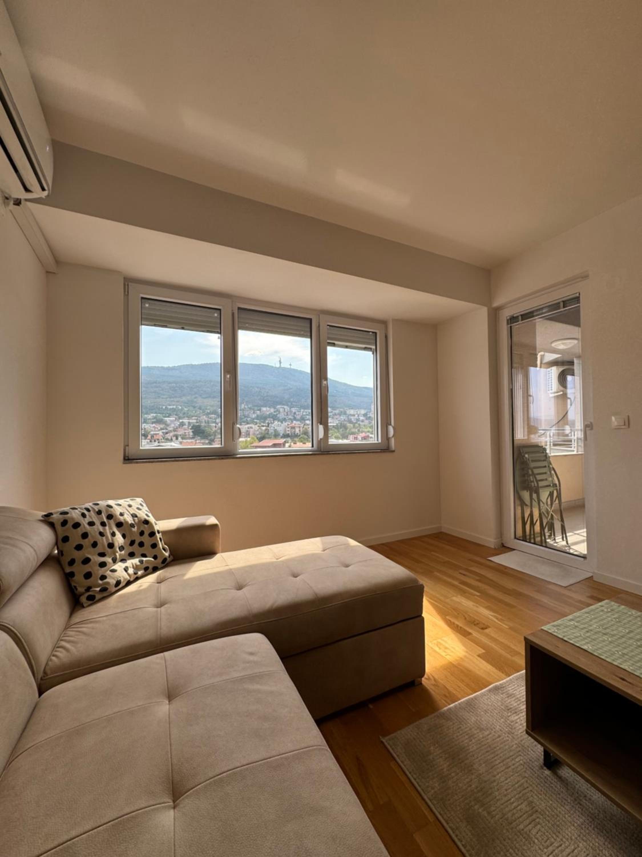 One-Bedroom Apartment photo 2