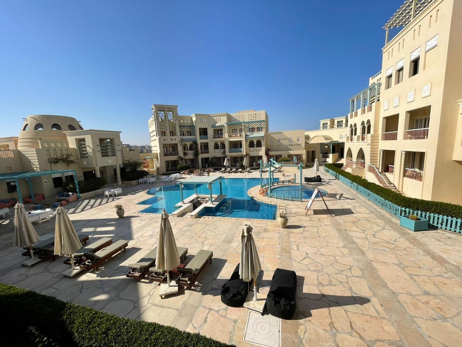 Apartment with Pool View  photo 3