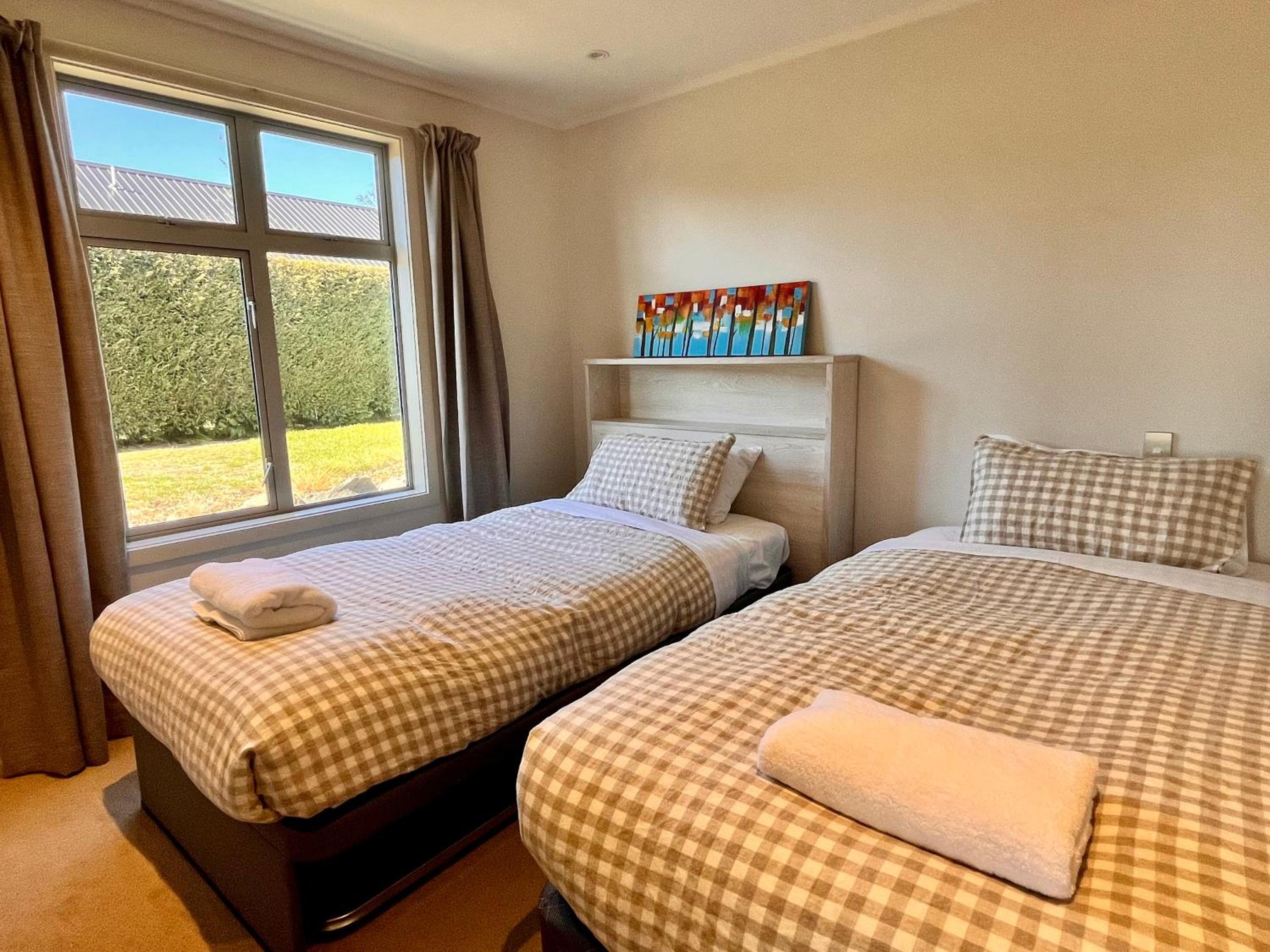Four-Bedroom House - Photo 4