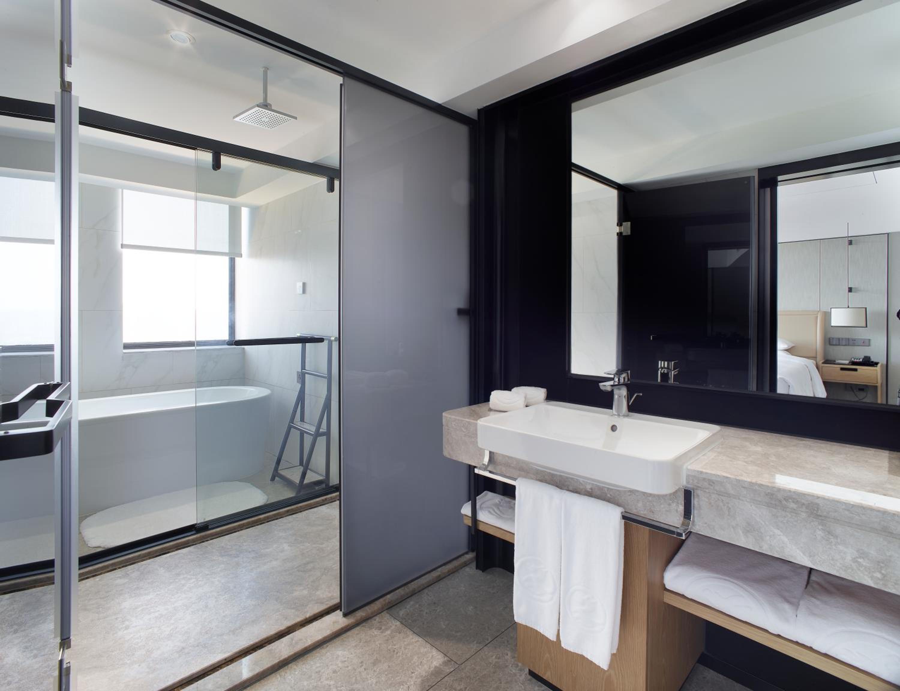 Deluxe River View Room（King Bed） - Photo 2