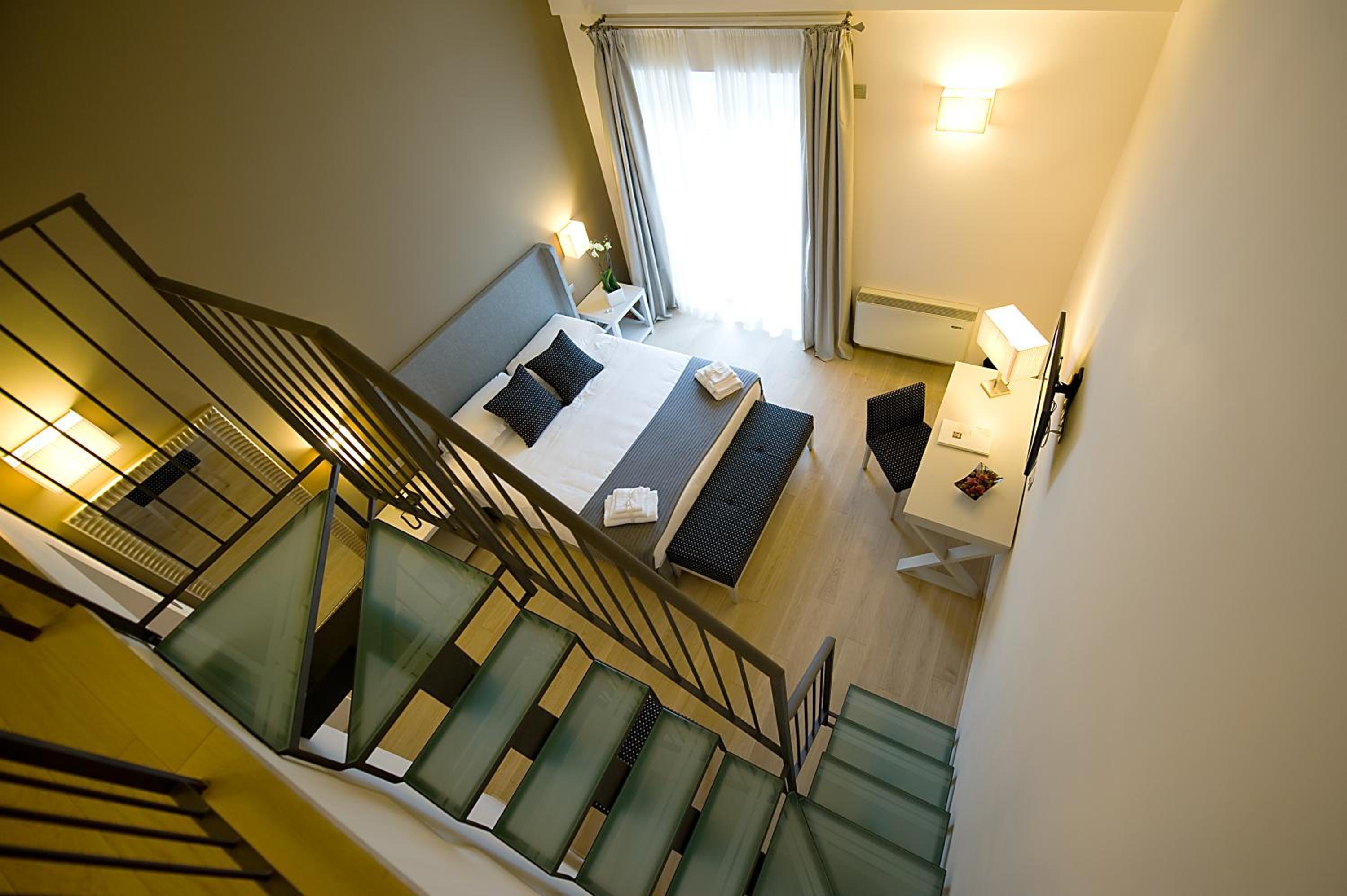 Family Room - Photo 2