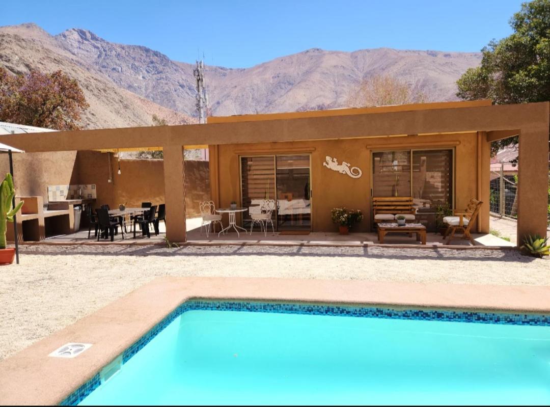 Three-Bedroom House photo 2