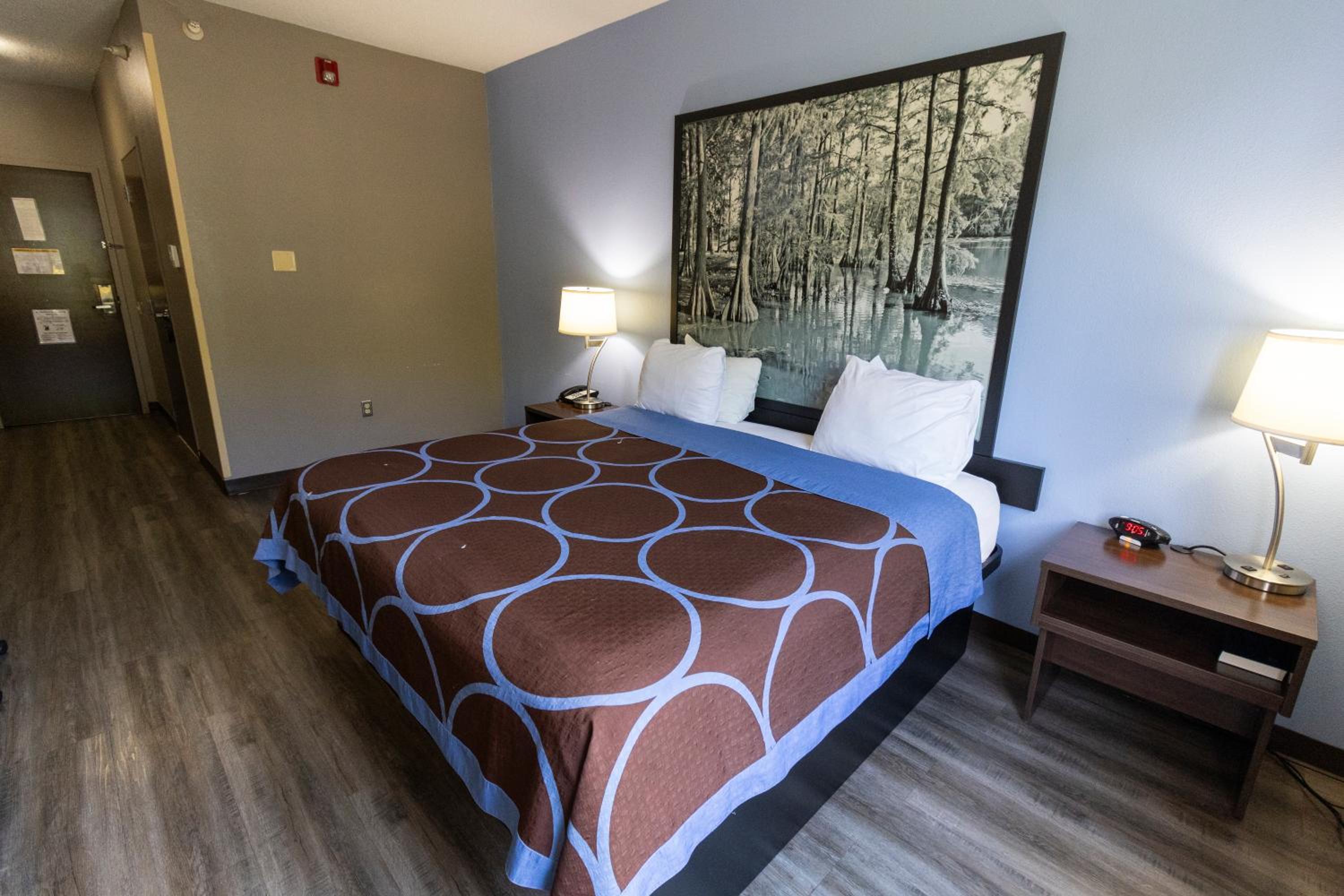 King Room - Non-Smoking - Photo 19