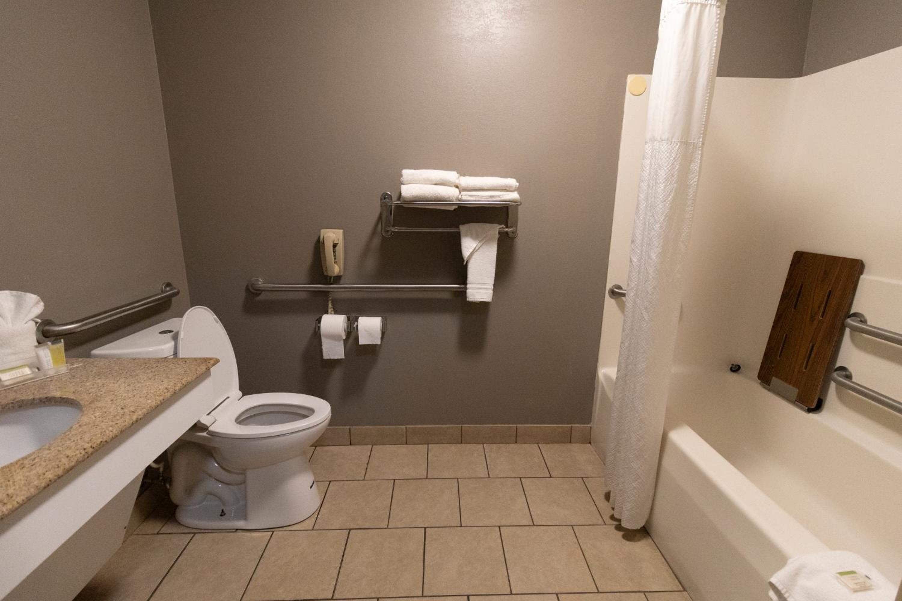 King Room - Disability Access - Non-Smoking - Photo 6