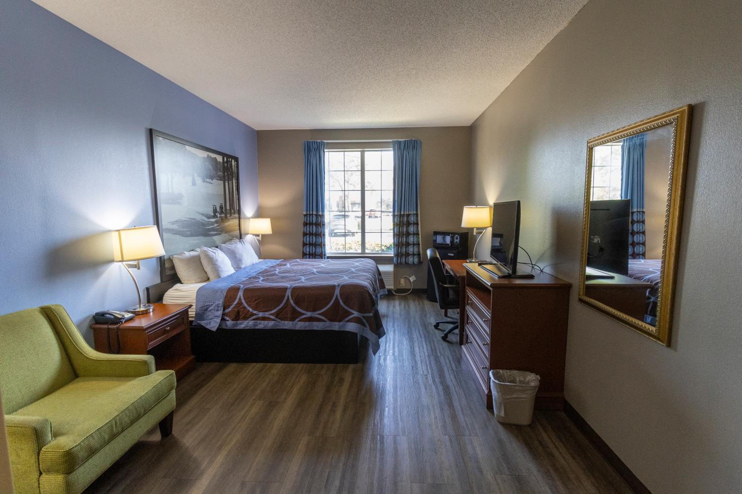 King Room - Non-Smoking - Photo 16