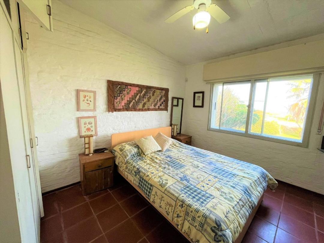 Five-Bedroom House photo 1