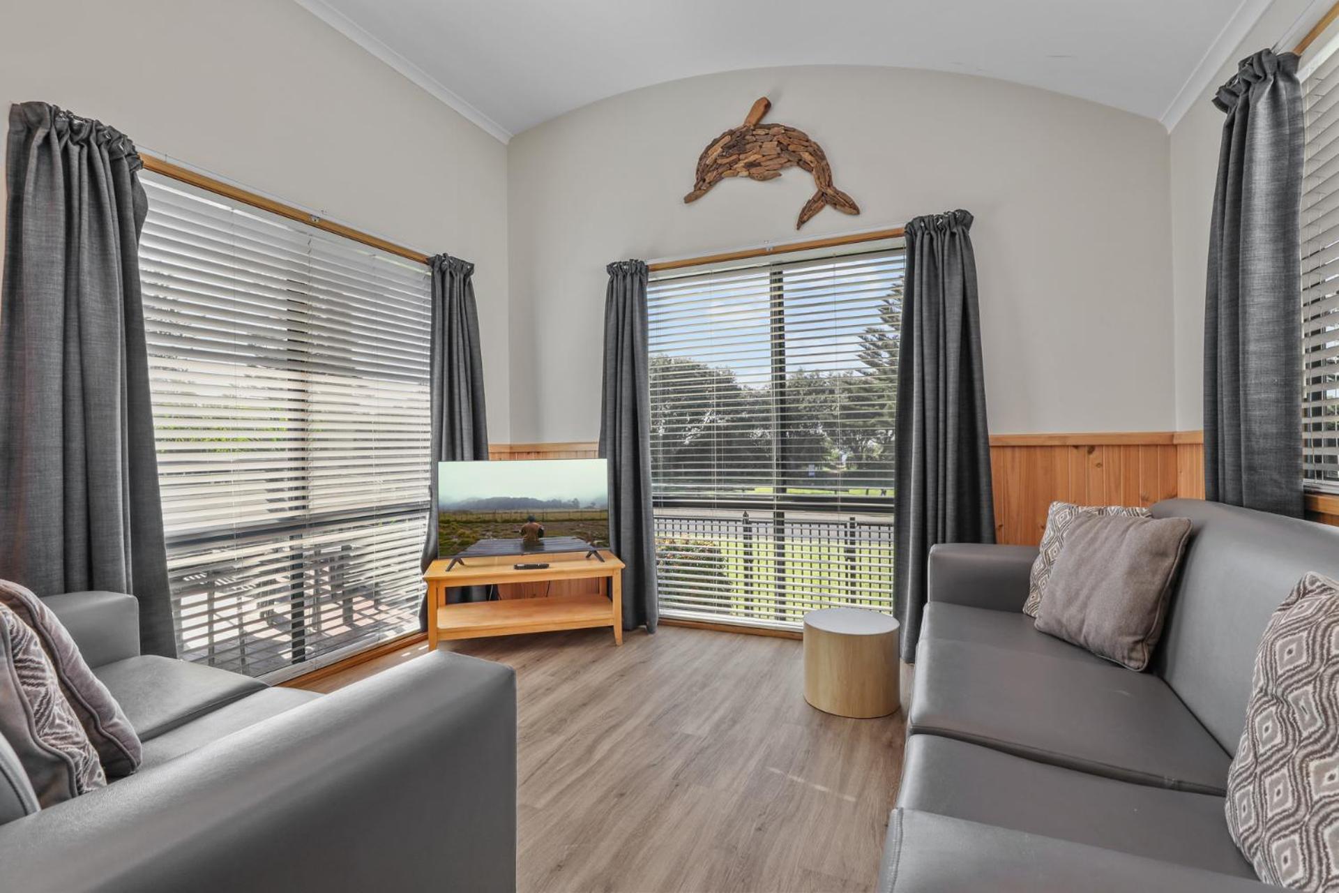 Deluxe Spa Two-Bedroom Cabin photo 1