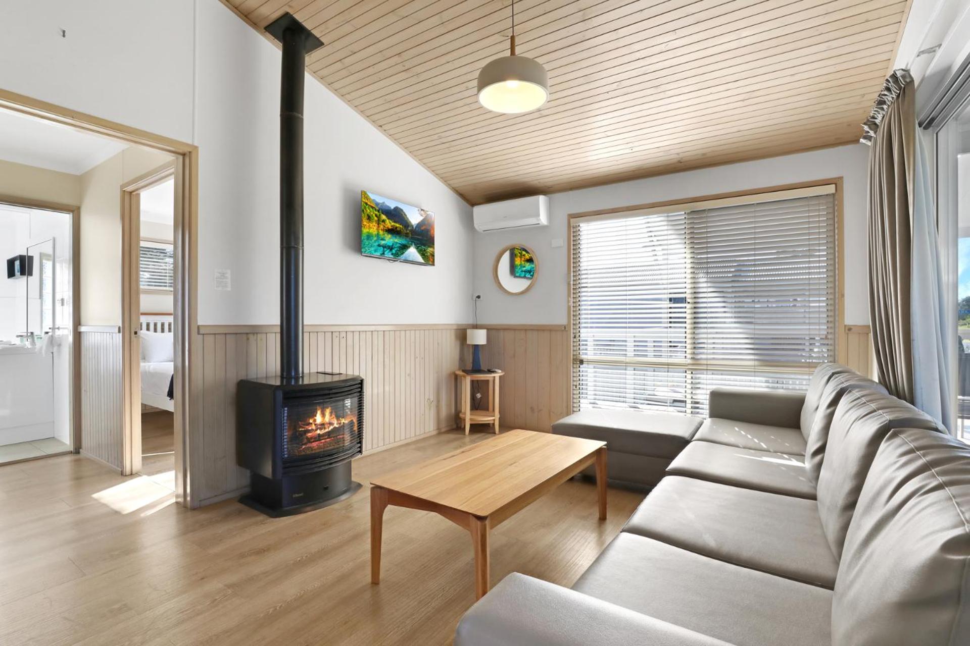 Large Spa Two-Bedroom Cabin photo 2