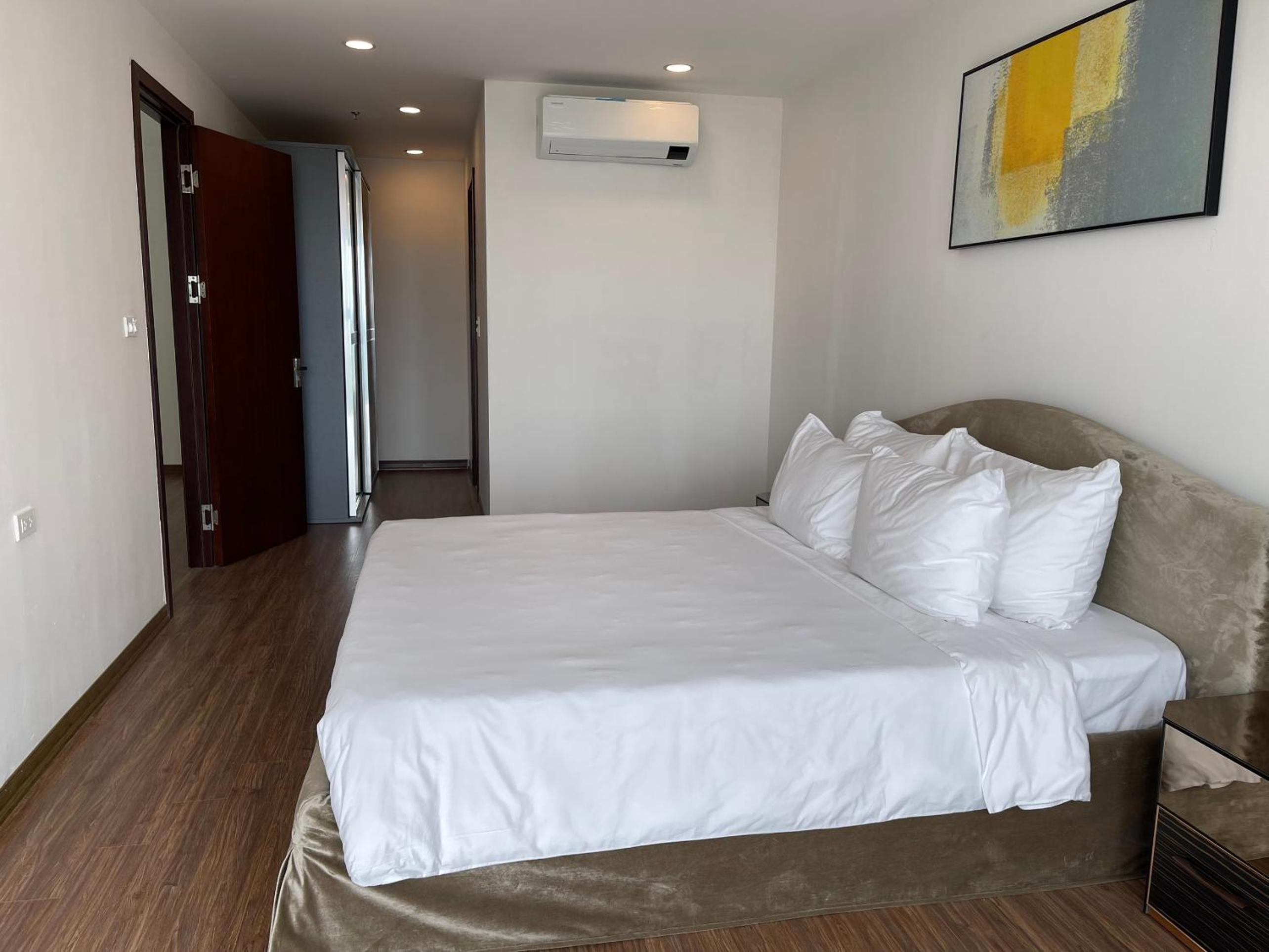 Standard King Room photo 3