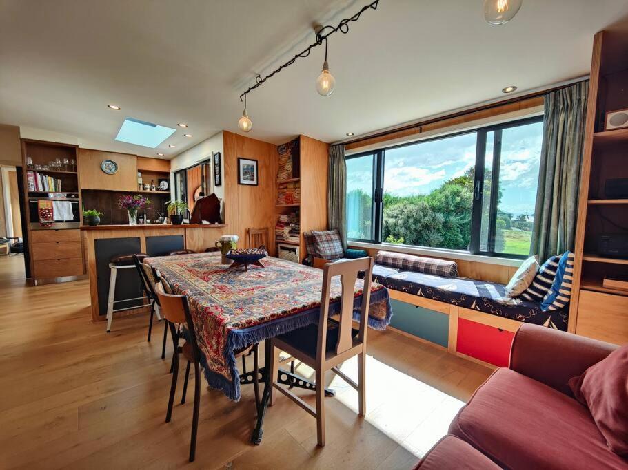 Three-Bedroom House photo 2
