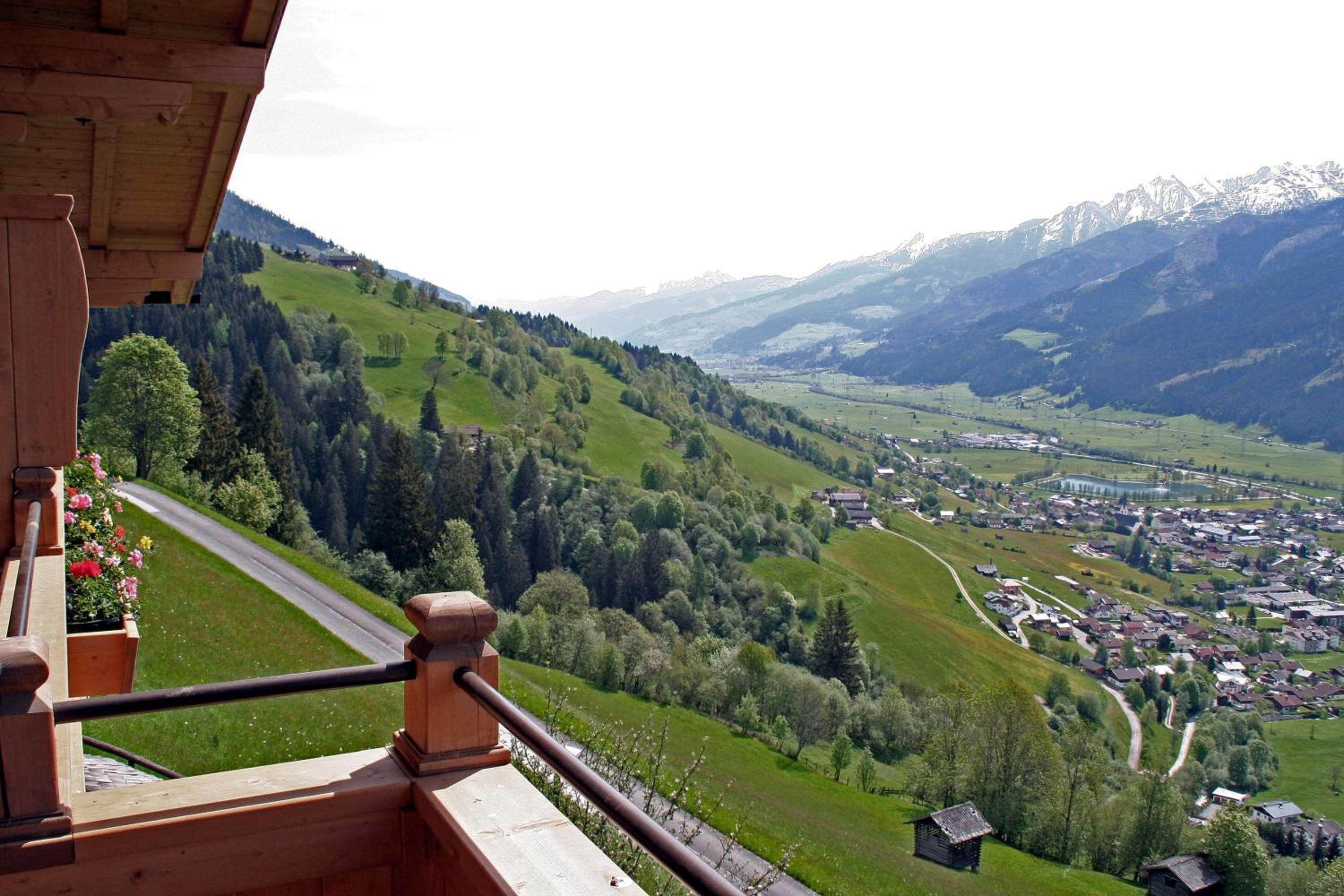 Apartment with Balcony photo 2