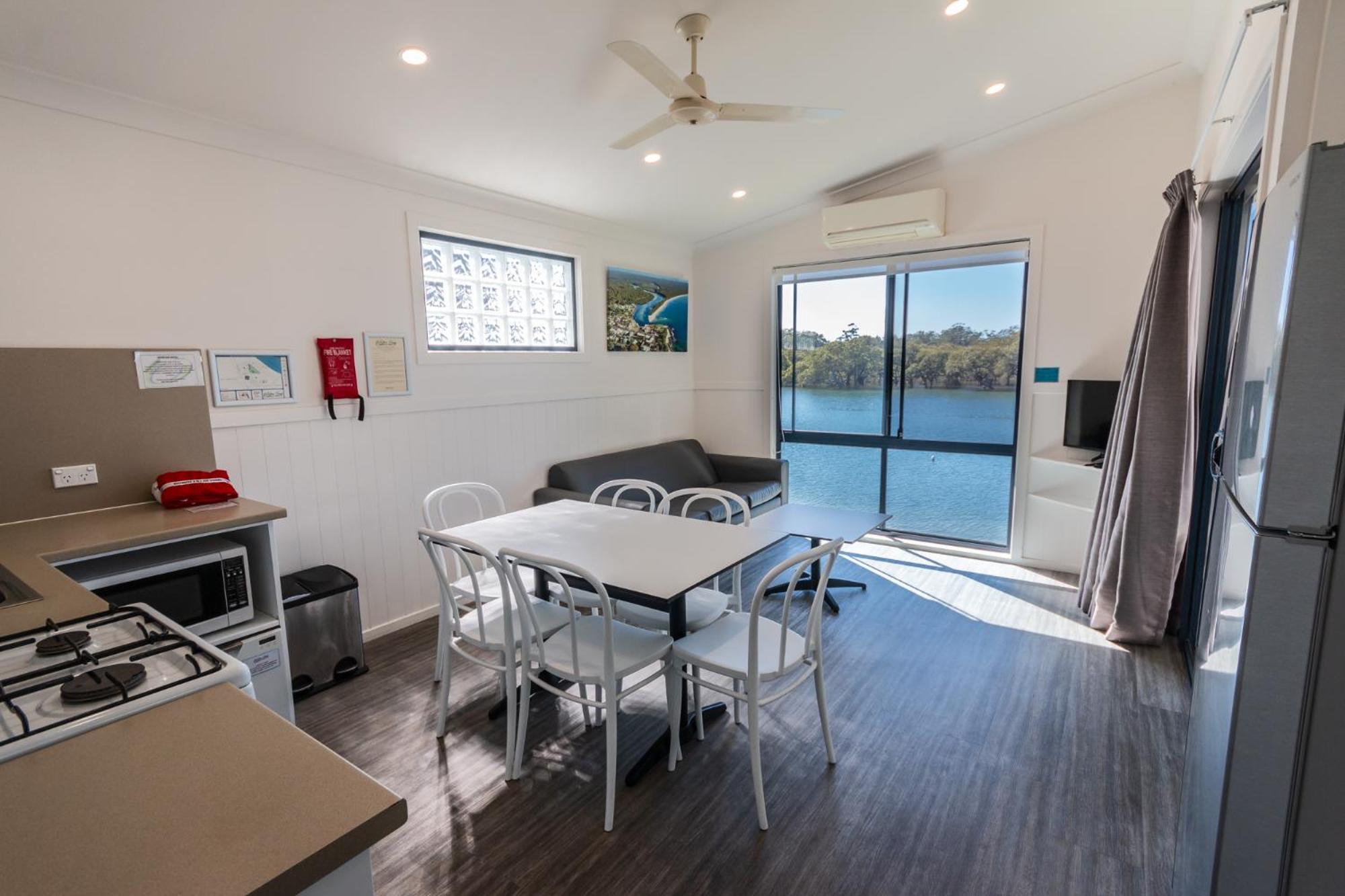 Two-Bedroom Deluxe Waterfront Villa with Spa Bath photo 1