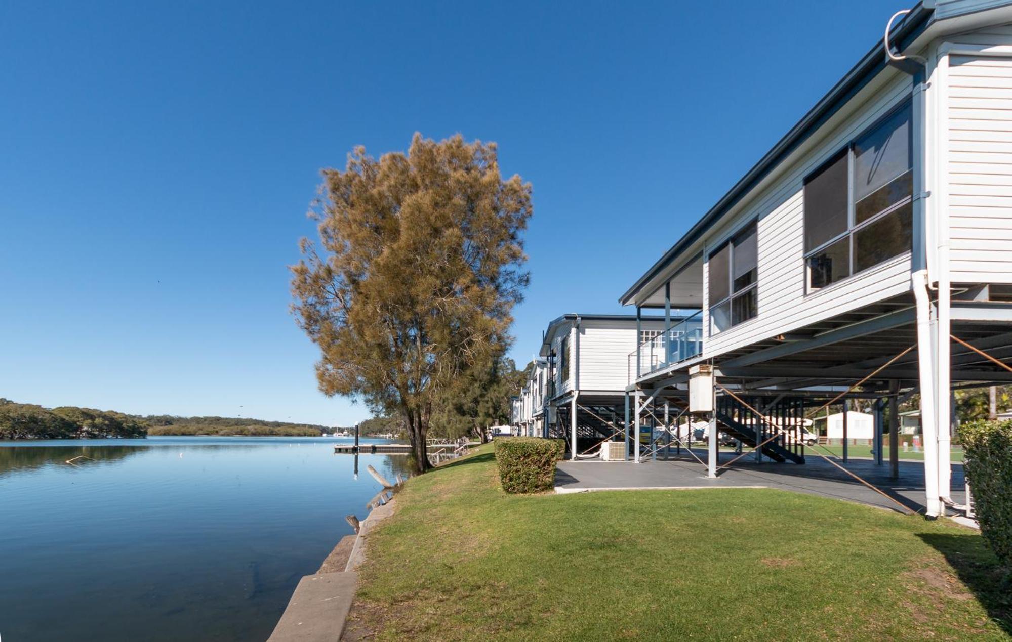 Four-Bedroom Deluxe Waterfront Family Villa with Spa Bath - 9  photo 2