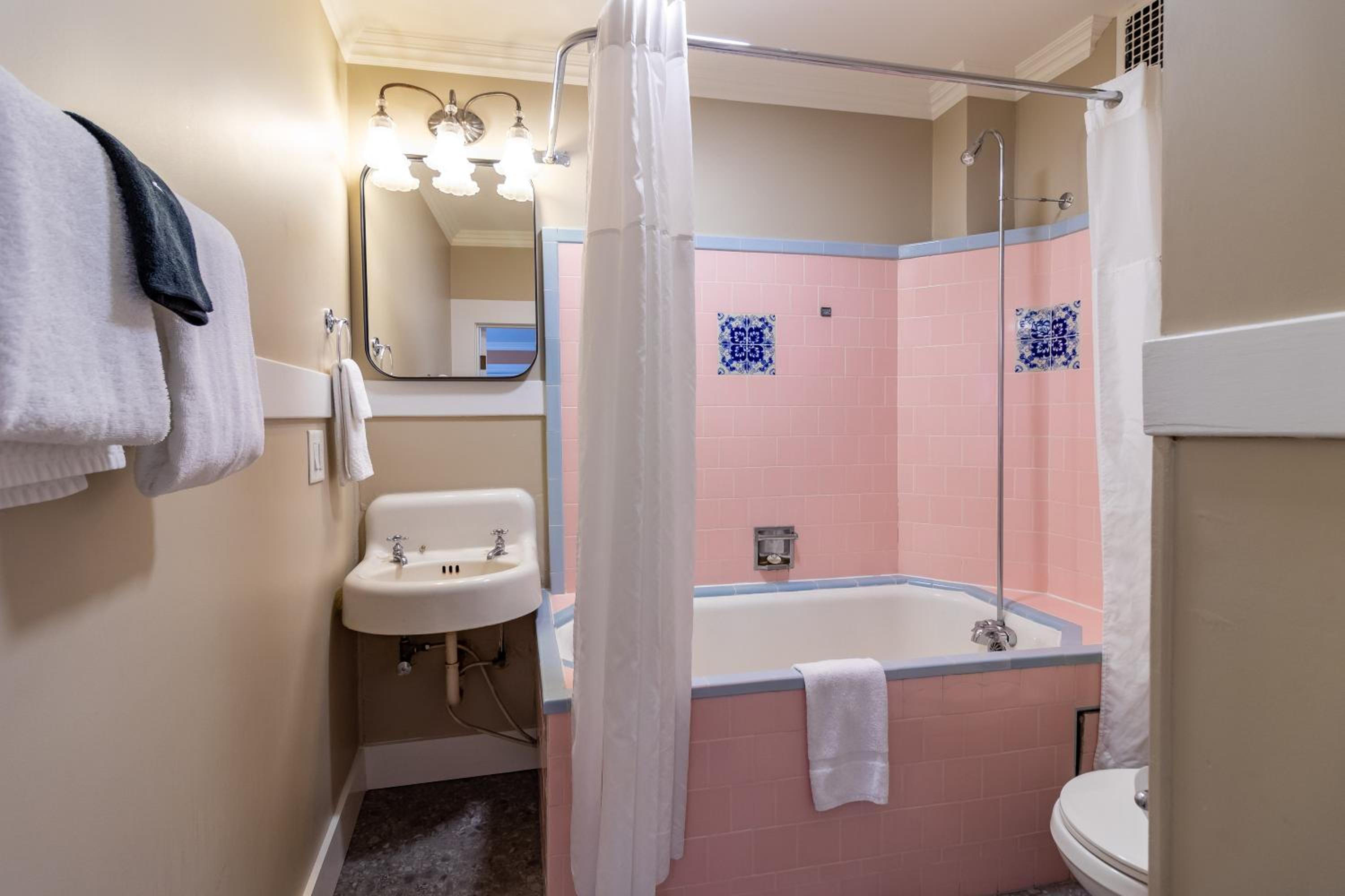 Queen Room - Photo 4