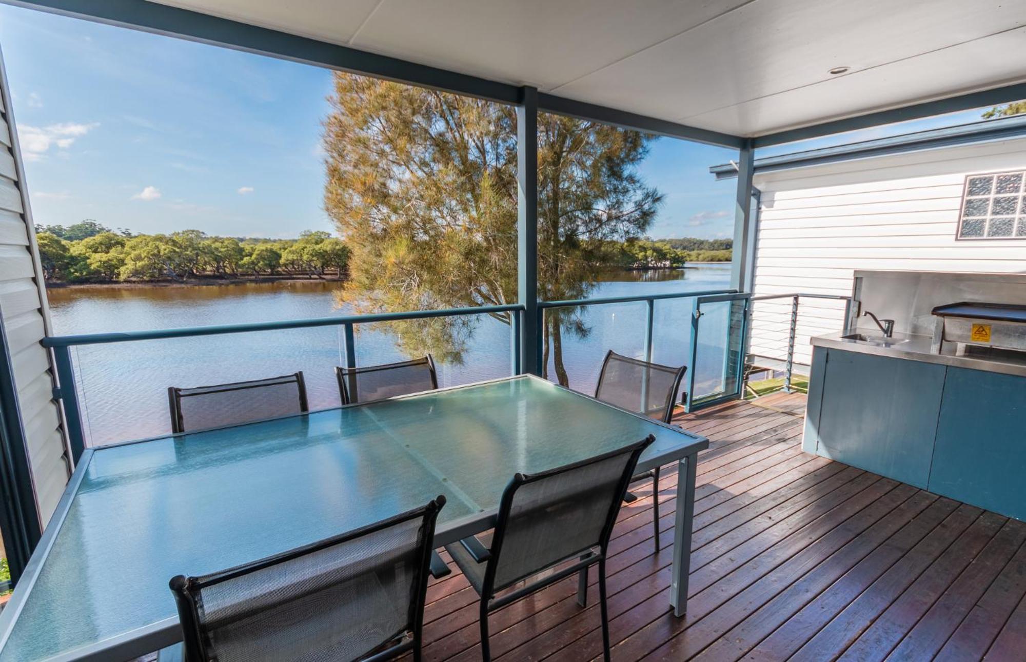 Large Two-Bedroom Deluxe Waterfront Villa with Spa Bath - 10  photo 2