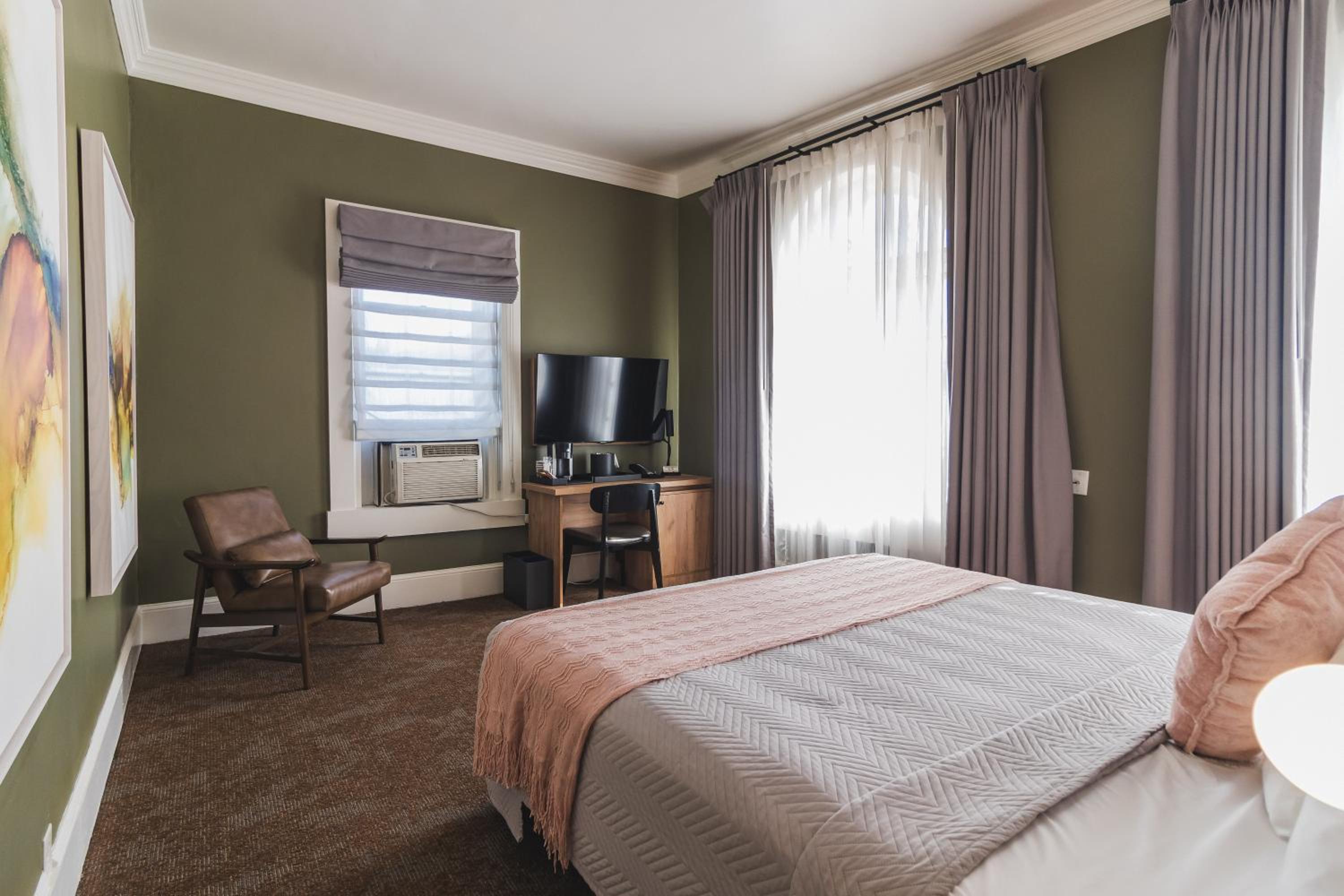 King Suite - Photo 7