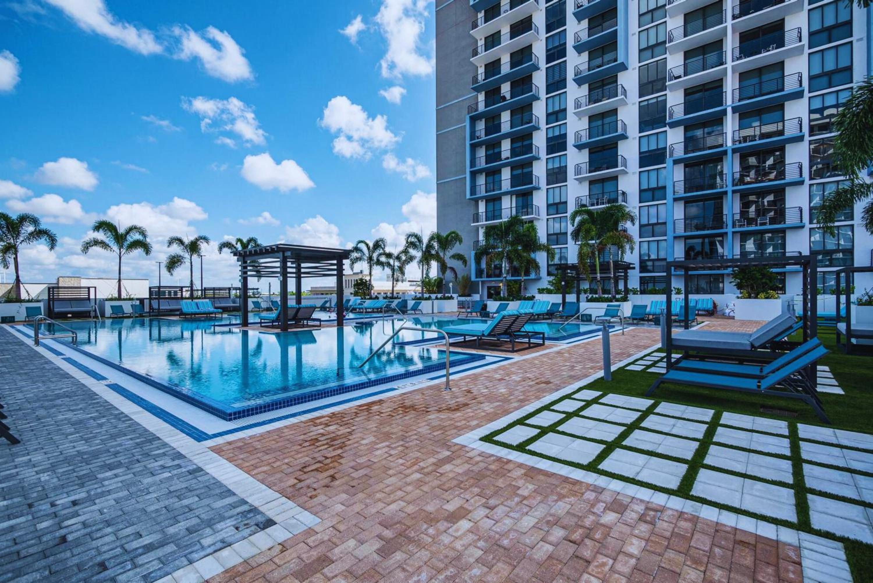 Apartment With Pool View  photo 2