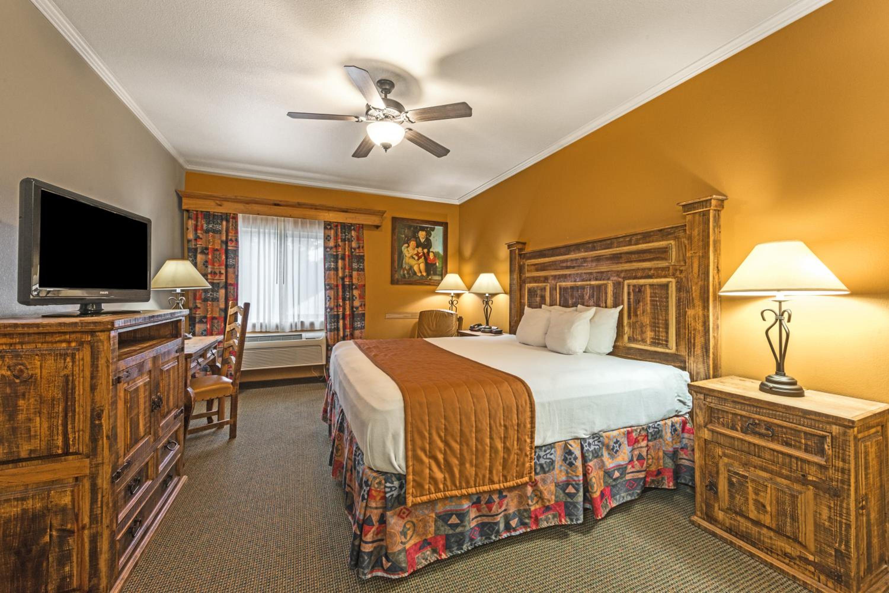King Room - Non-Smoking - Photo 1