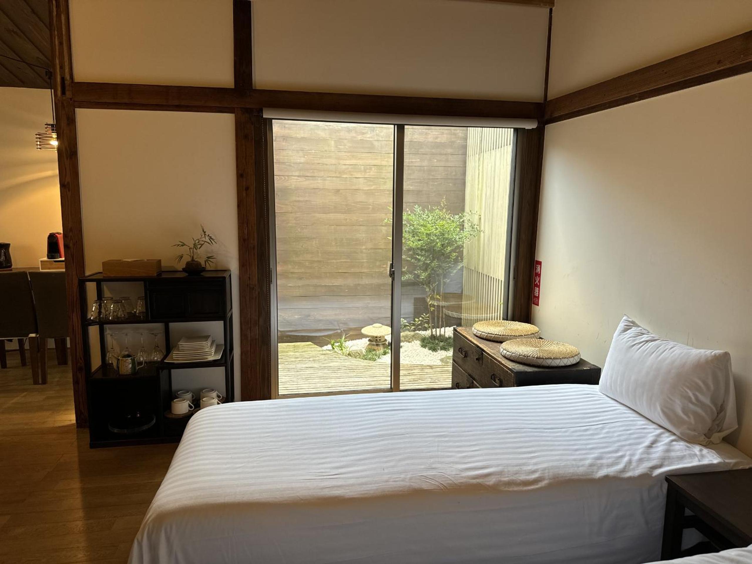 One-Bedroom House photo 1