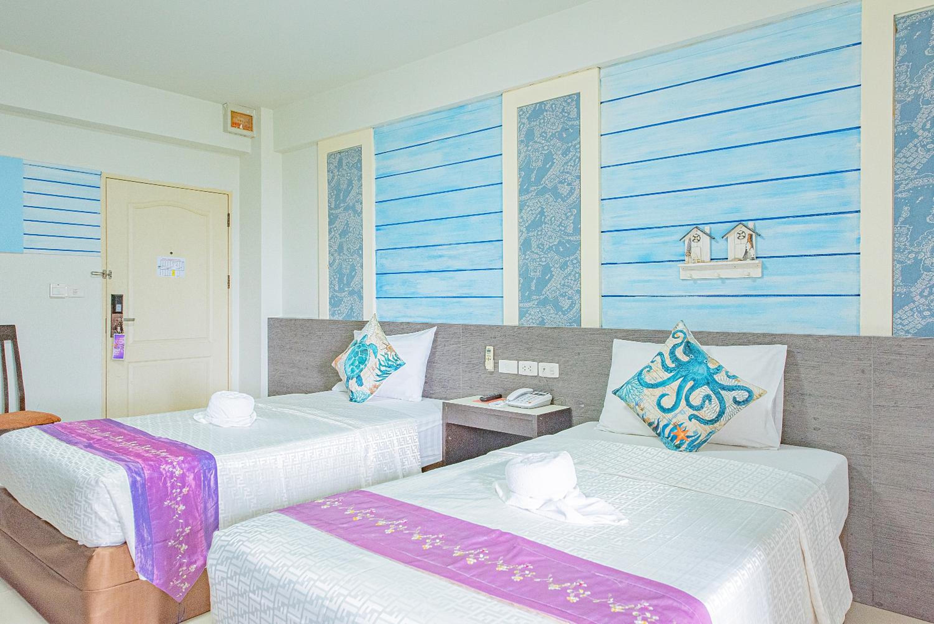 Standard Twin Room photo 2